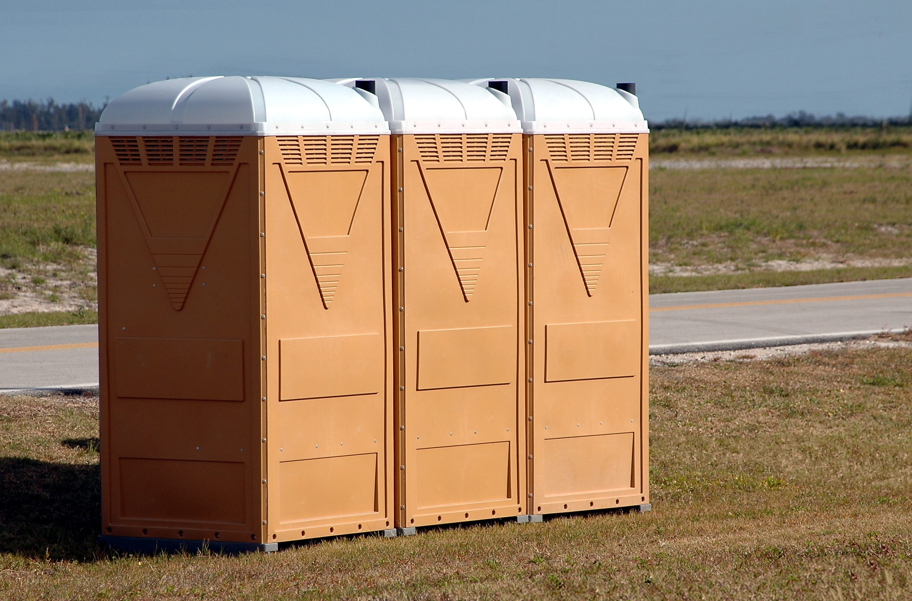 landscape, lavatory, grass, public, 2K, three, environment, construction, container, land vehicle, containers, outhouse, land, hygiene, mode of transportation, HD Wallpaper