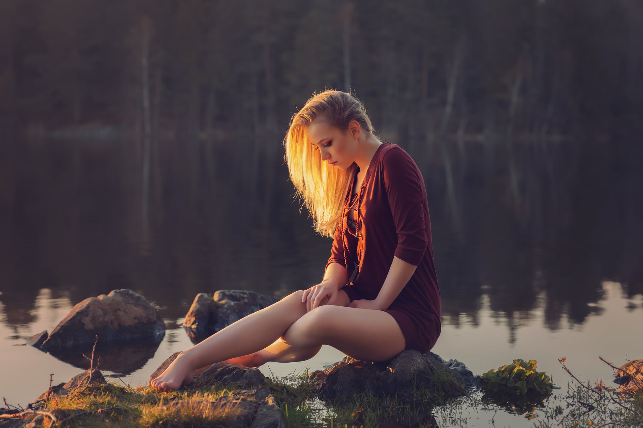 young adult, long hair, women, women outdoors, blonde, water, lake, beautiful woman, beauty, lifestyles, hairstyle, sitting, young women, 1080P, real people, HD Wallpaper