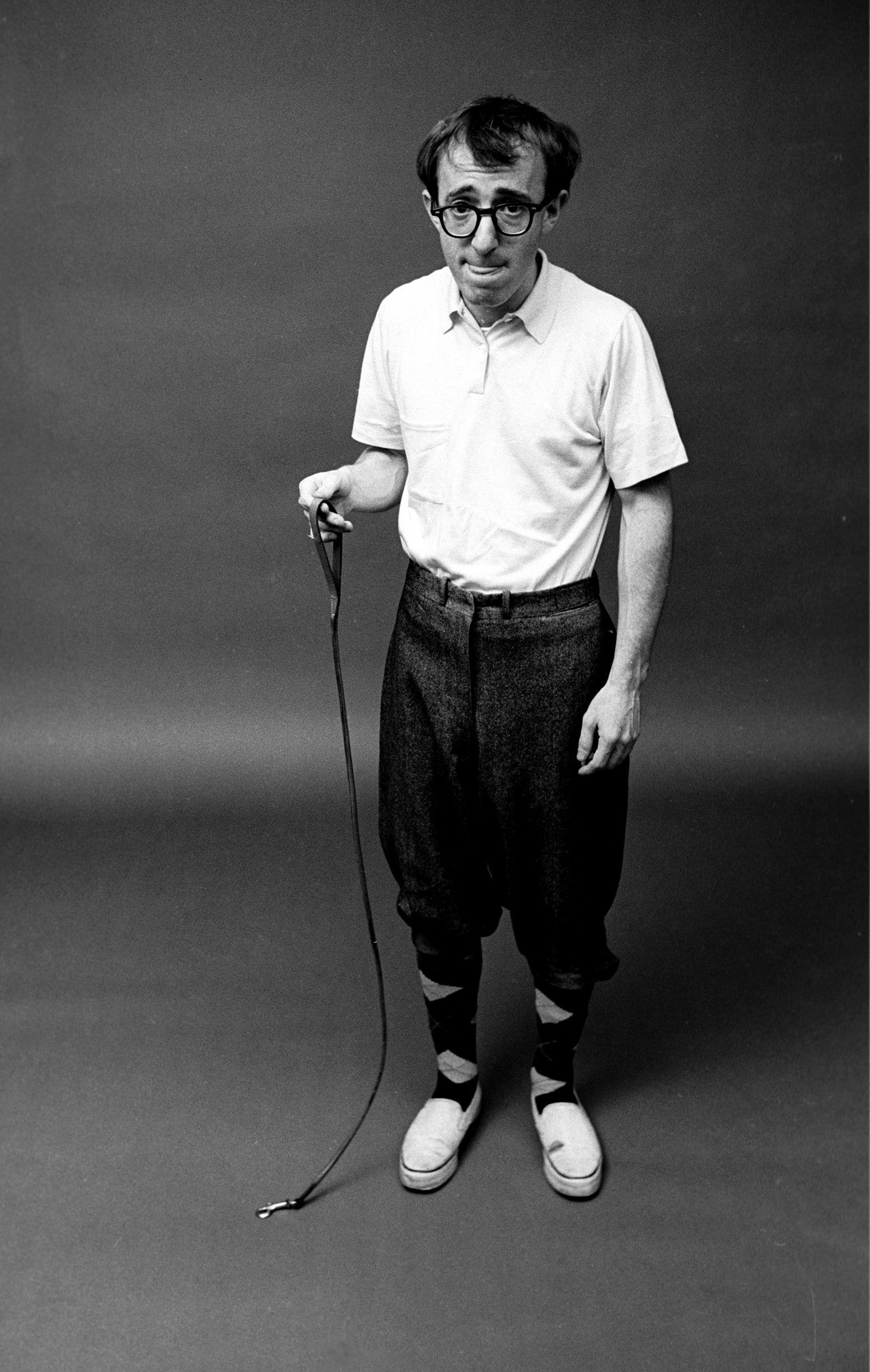 Woody Allen, performance, studio shot, artist, one person, rock music, listening, casual clothing, portrait, actor, indoors, standing, 1080P, full length, Phone HD Wallpaper
