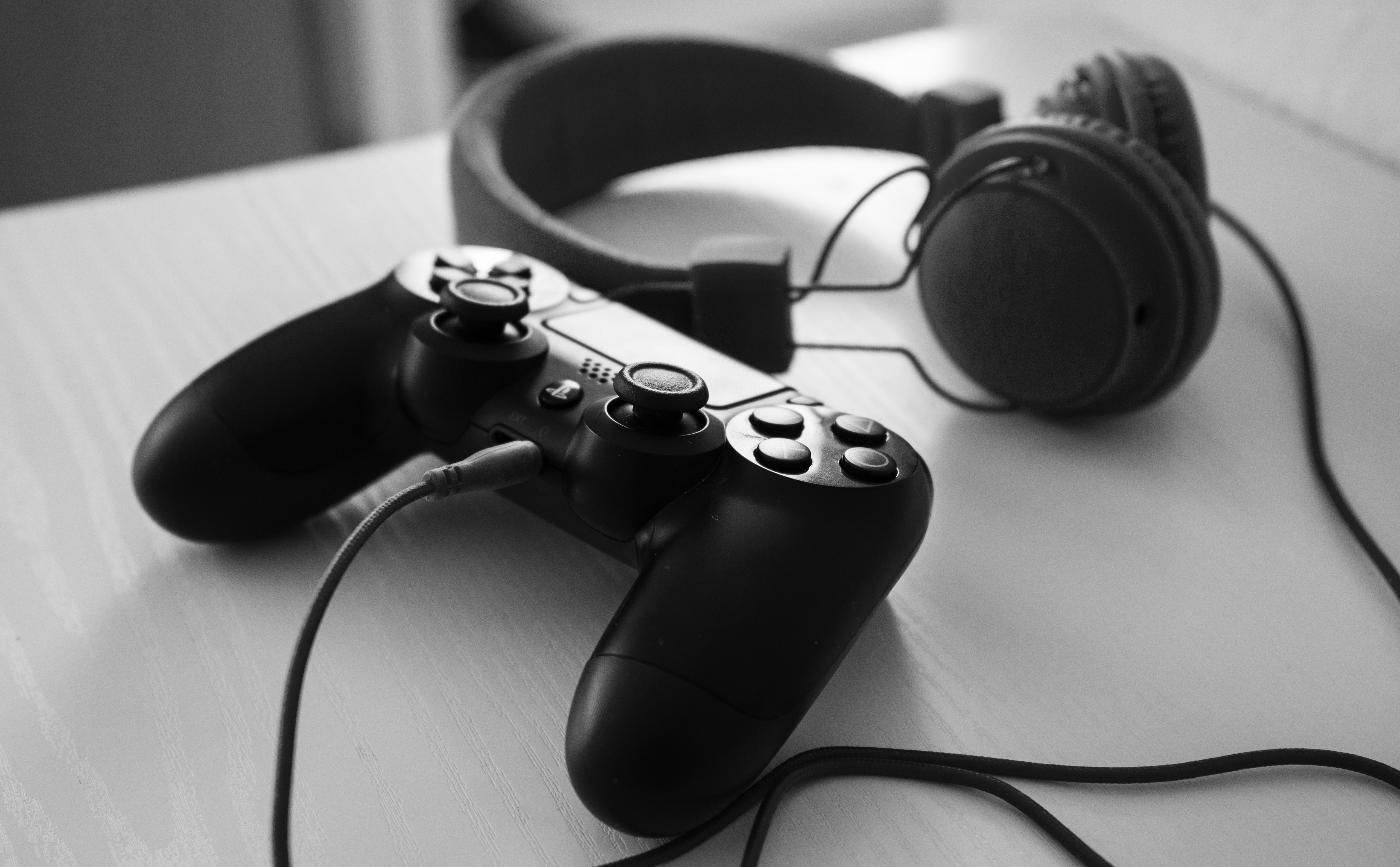 no people, headphones, audio equipment, play station 4, Black and White, still life, arts culture and entertainment, high angle view, personal accessory, HD Wallpaper