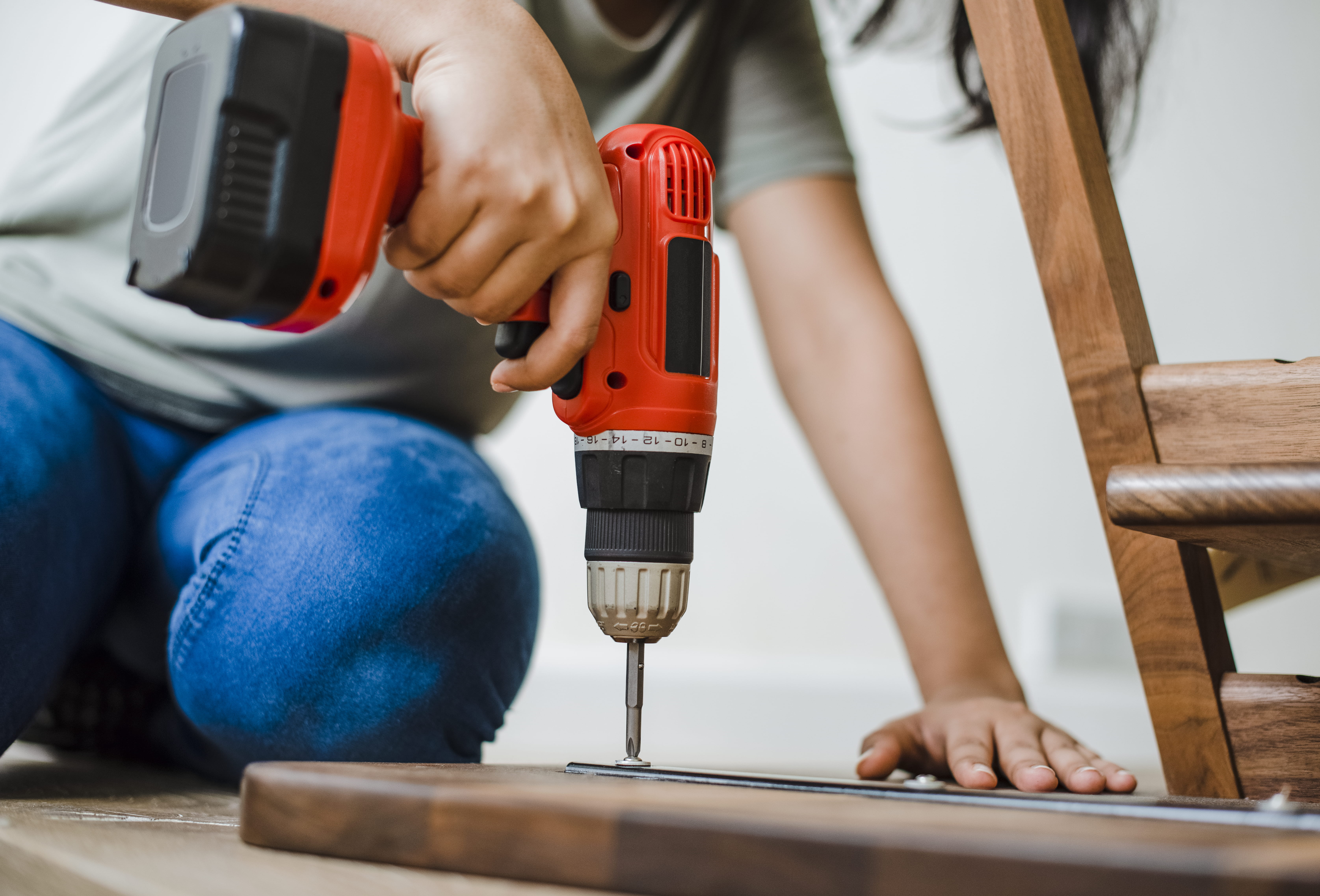 women, machinery, close-up, focus on foreground, metal, using, work tool, black, 5K, wear, tool, bar, screw, hardwood, brown, casual clothing, real people, HD Wallpaper