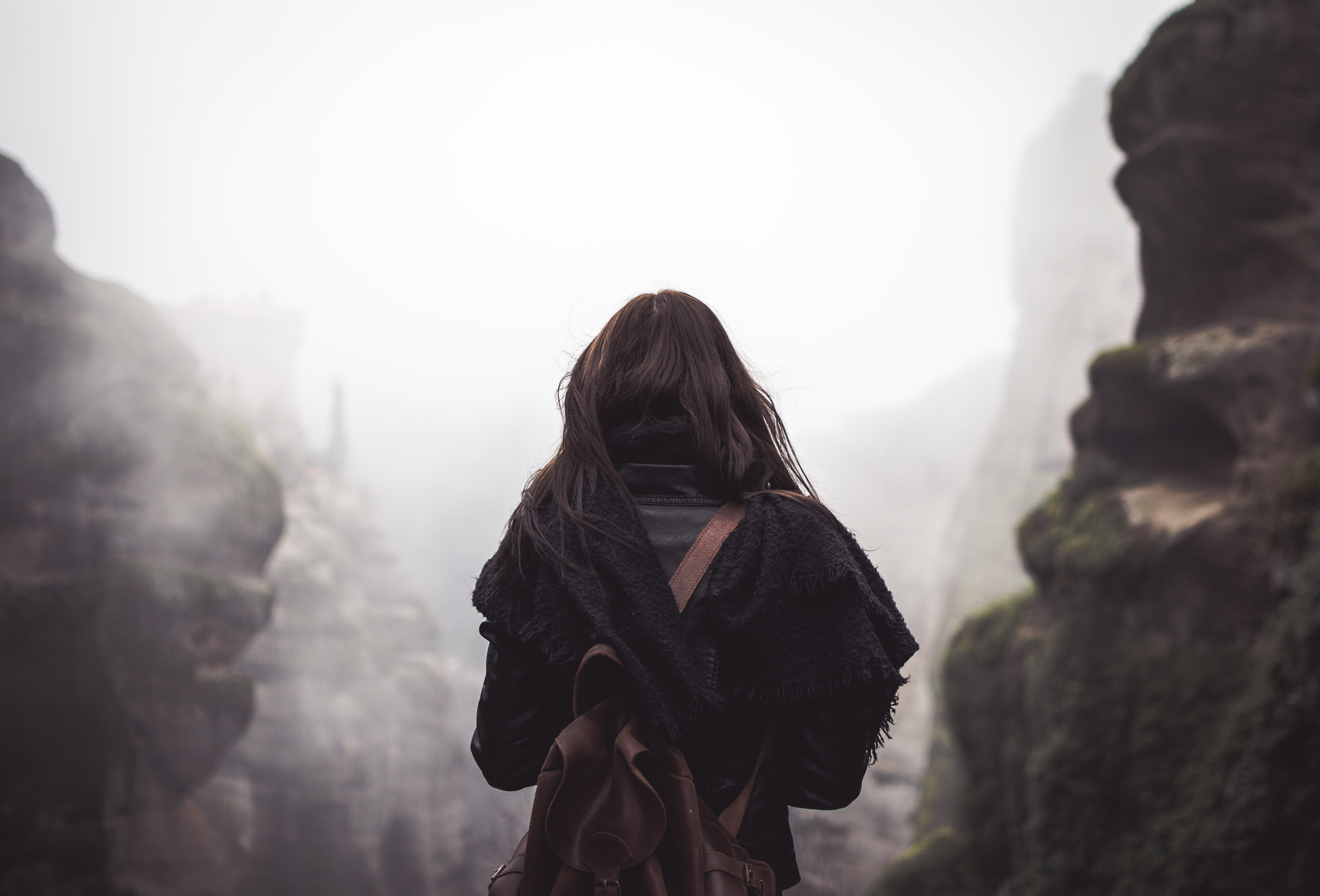 5K, mountain, backpack, women, Girls, back view, HD Wallpaper