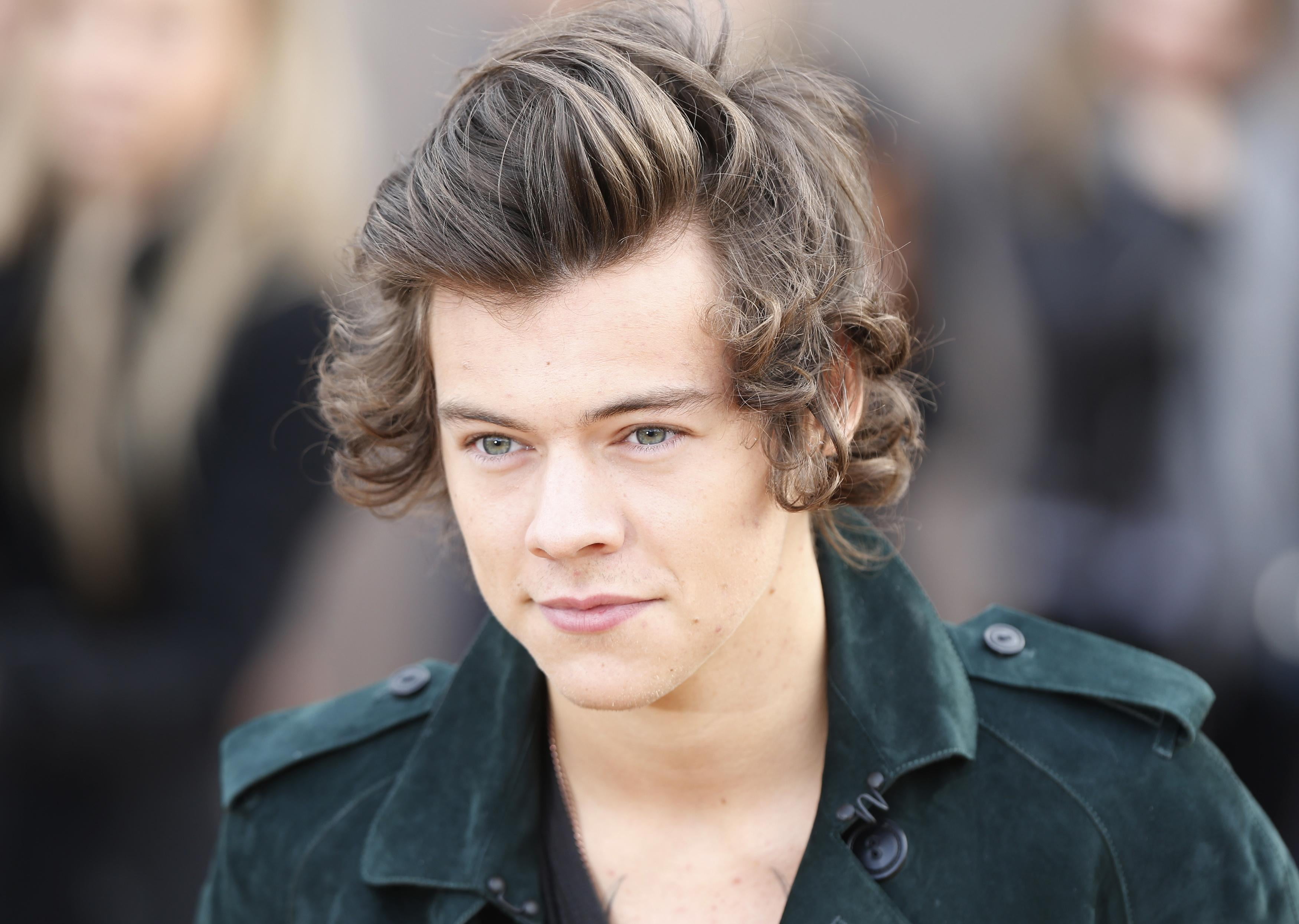 Singer, Face, 2K, English, Harry Styles, Singers, HD Wallpaper