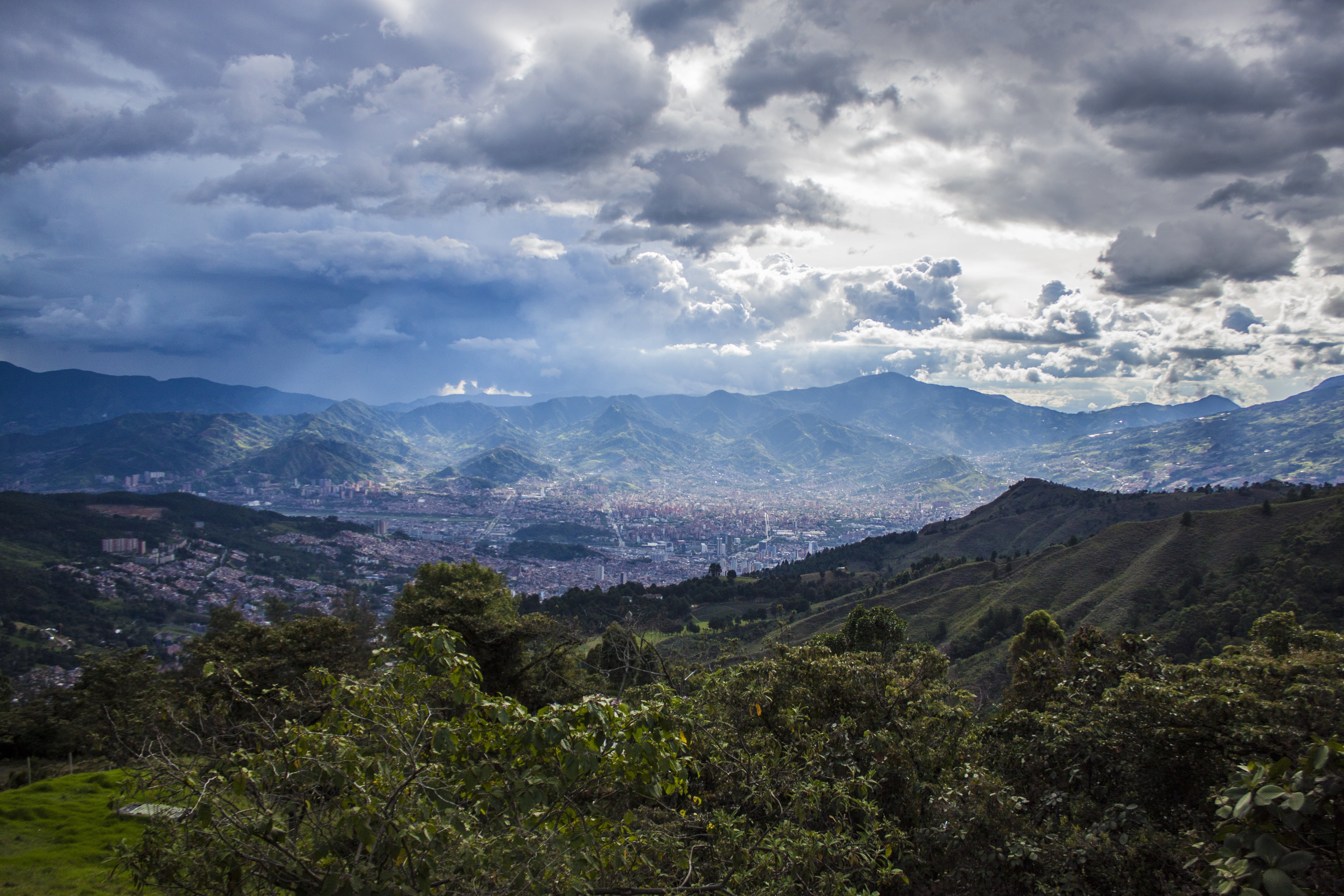day, growth, tranquility, field, 4K, tranquil scene, trees, mountain range, tree, white, sunset, clouds, medellin, urban, plant, land, cloudy, colombia, HD Wallpaper