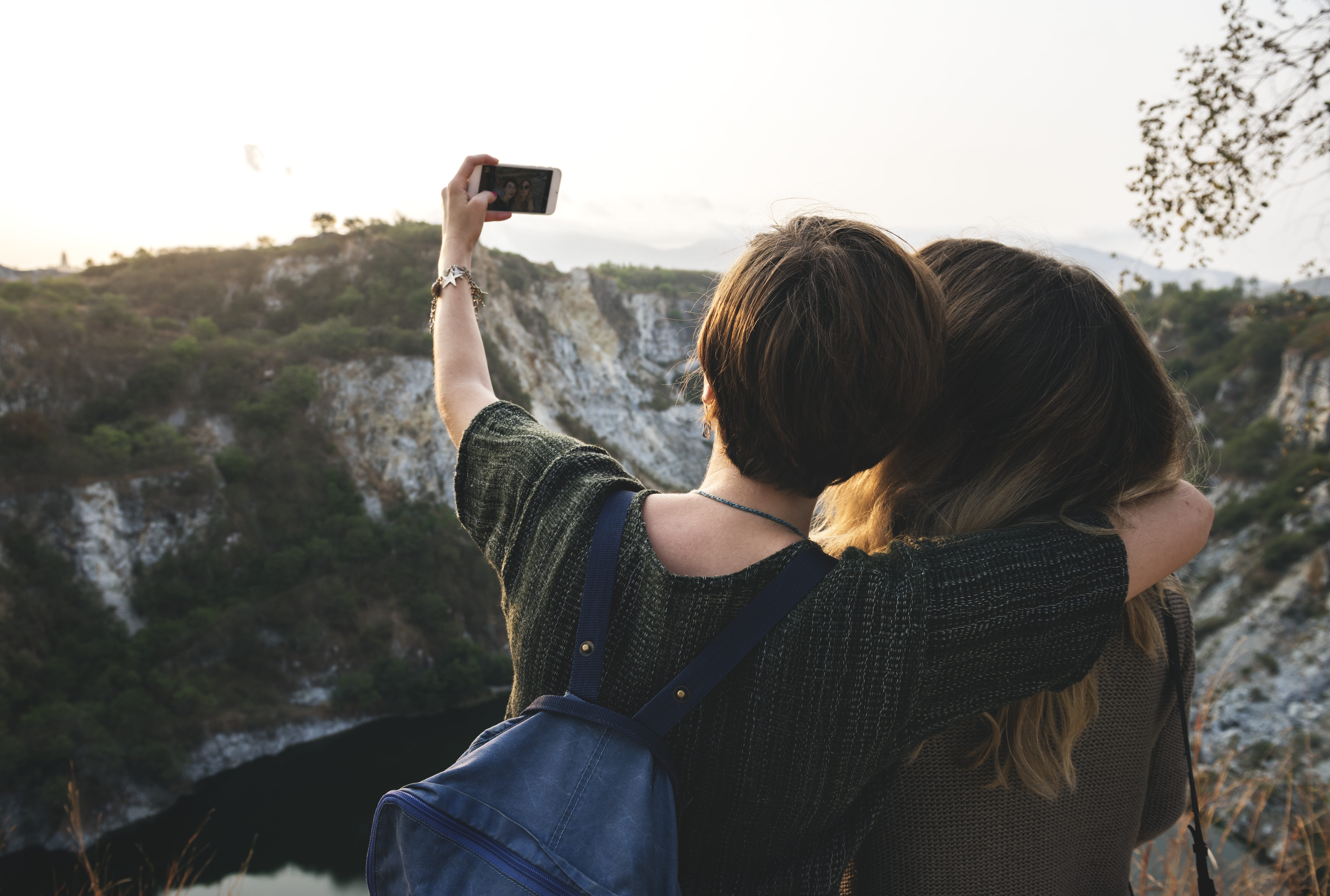 love, positive emotion, tourist, cell, smile, phone, traveler, joyful, camping, friends, taking, leisure, lens, forest, water, dom, landscape, backpack, HD Wallpaper