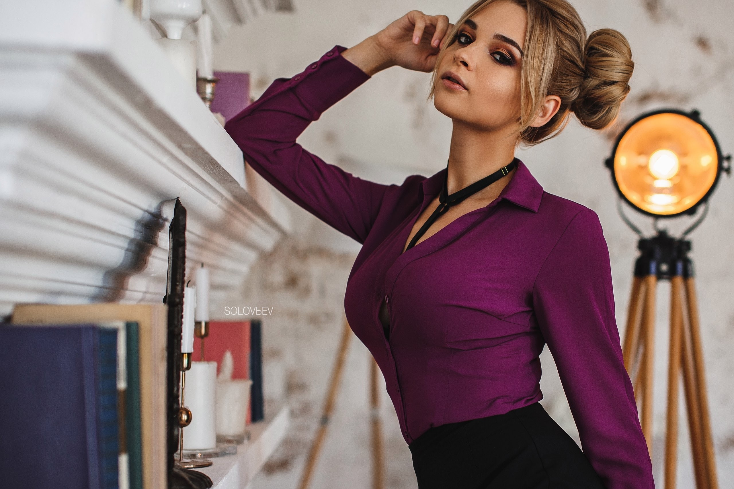 occupation, young adult, front view, real people, Artem SolovЬev, hand on face, adult, waist up, model, beauty, blonde, 2K, focus on foreground, looking, HD Wallpaper
