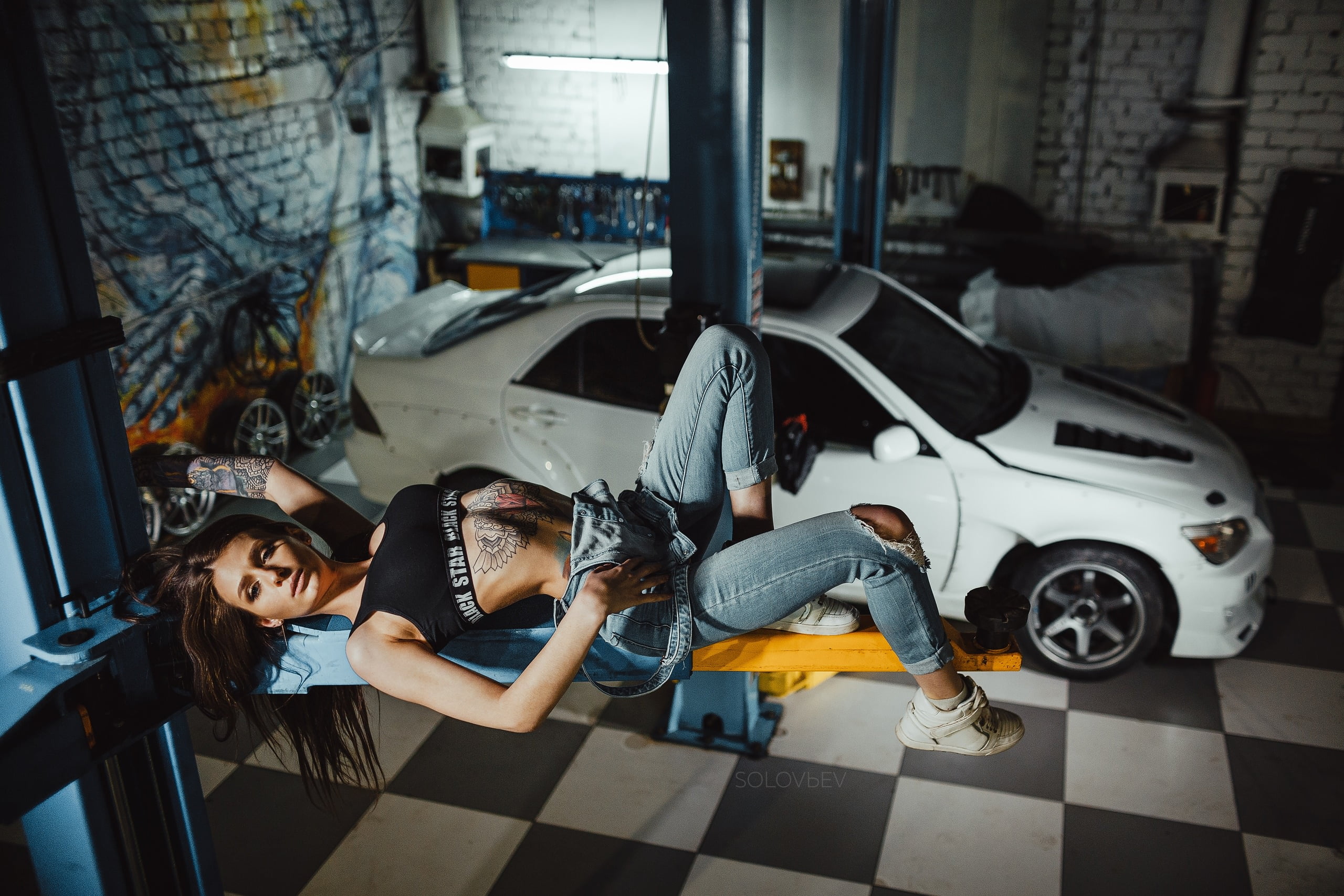 2K, Garage, women, Artem SolovЬev, torn clothes, sneakers, overalls, ribs, women with cars, Black top, HD Wallpaper