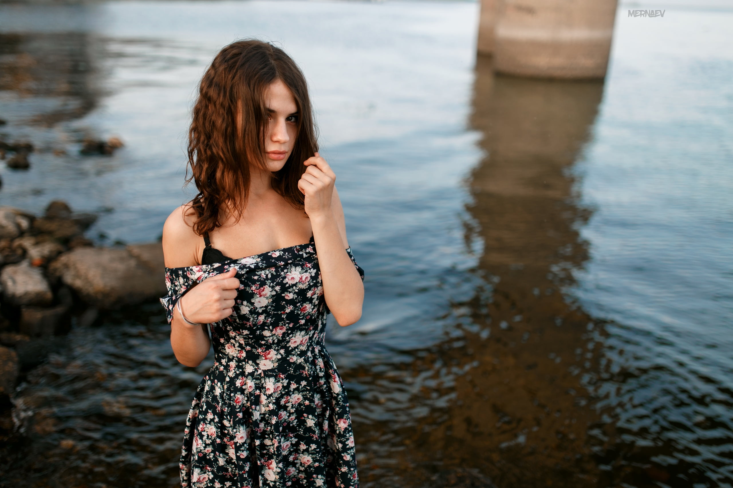 outdoors, lifestyles, water, 2K, Artyom Mernaev, women outdoors, looking at viewer, real people, model, beautiful woman, women, casual clothing, brunette, HD Wallpaper
