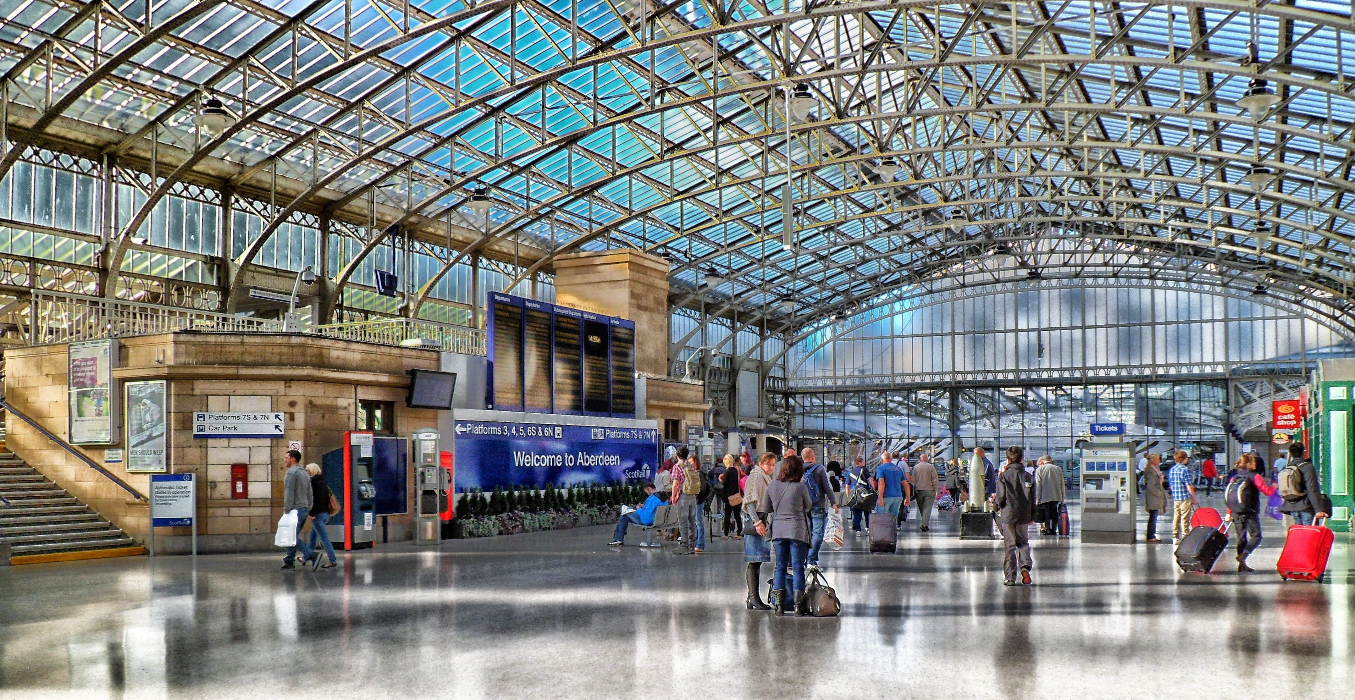4K, hdr, travel destinations, modern, motion, large group of people, city, built structure, inside, people, depot, travel, trains, crowd, tourism, arrival, HD Wallpaper