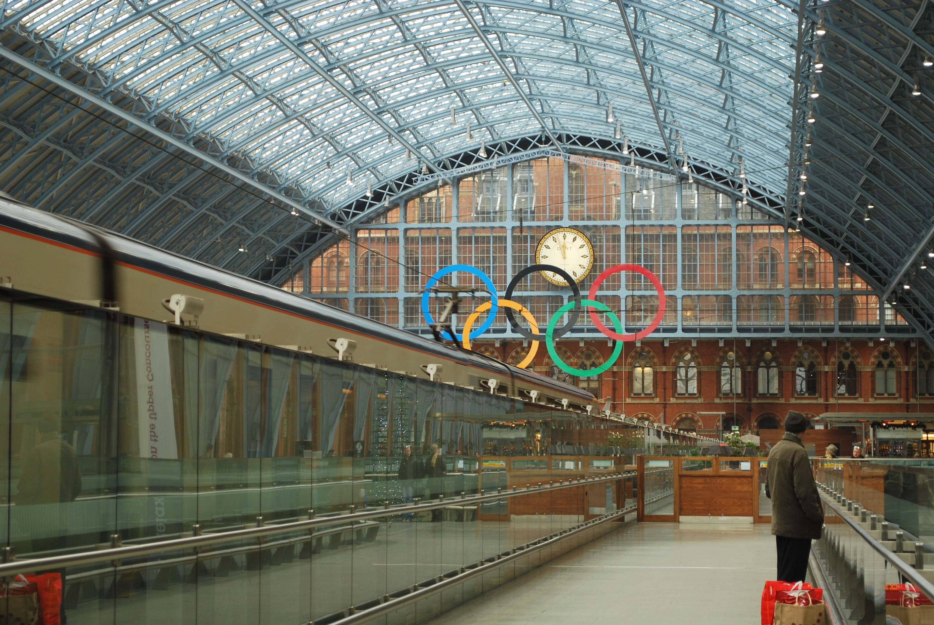 railway, transportation, real people, Great Britain, one person, interior, glass, architecture, england, England, public transportation, 4K, mode of transportation, HD Wallpaper