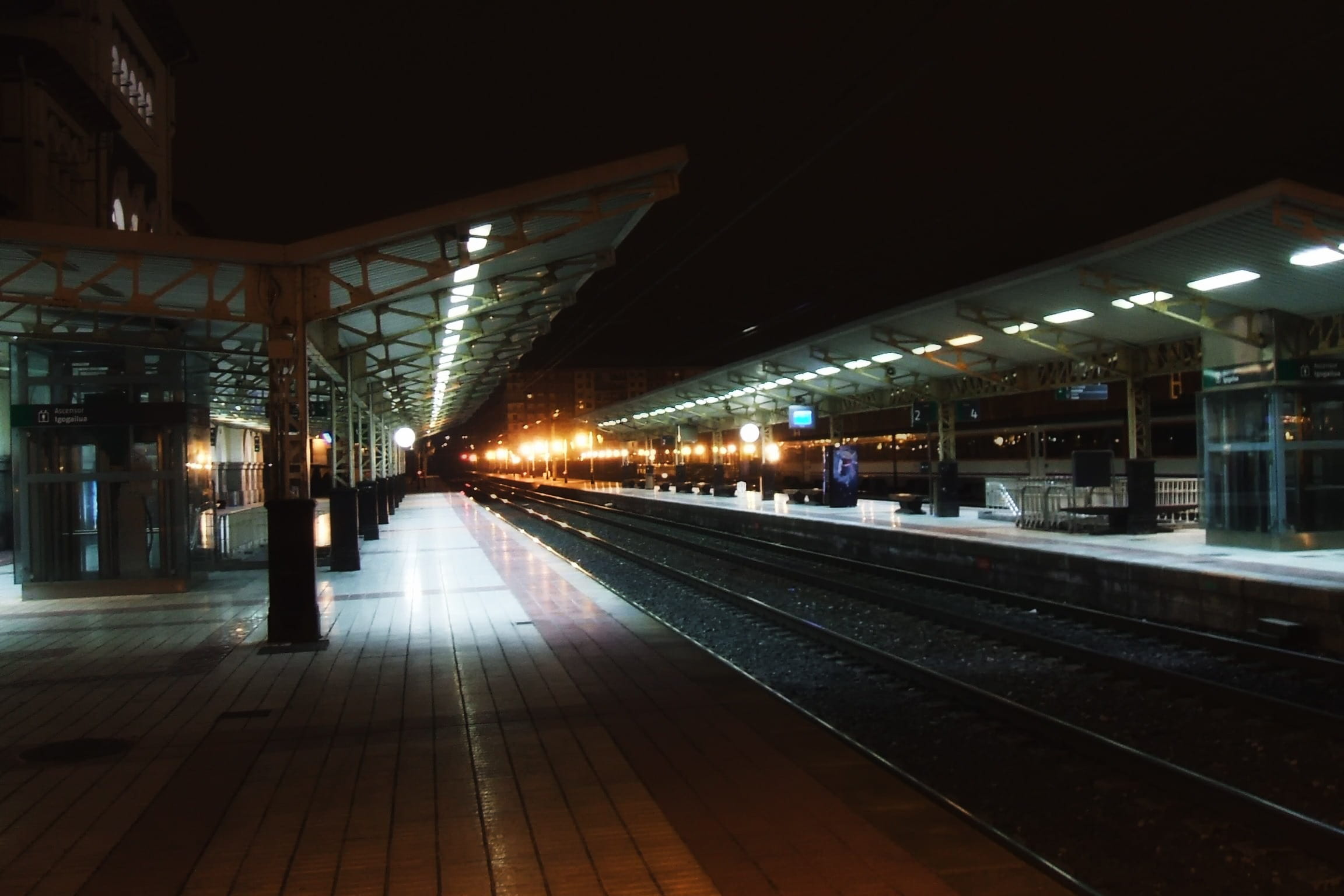 evening, night, architectural column, built structure, platform, travel, railroad station platform, illuminated, city, mass transit, 1080P, Vitoria-Gasteiz, HD Wallpaper