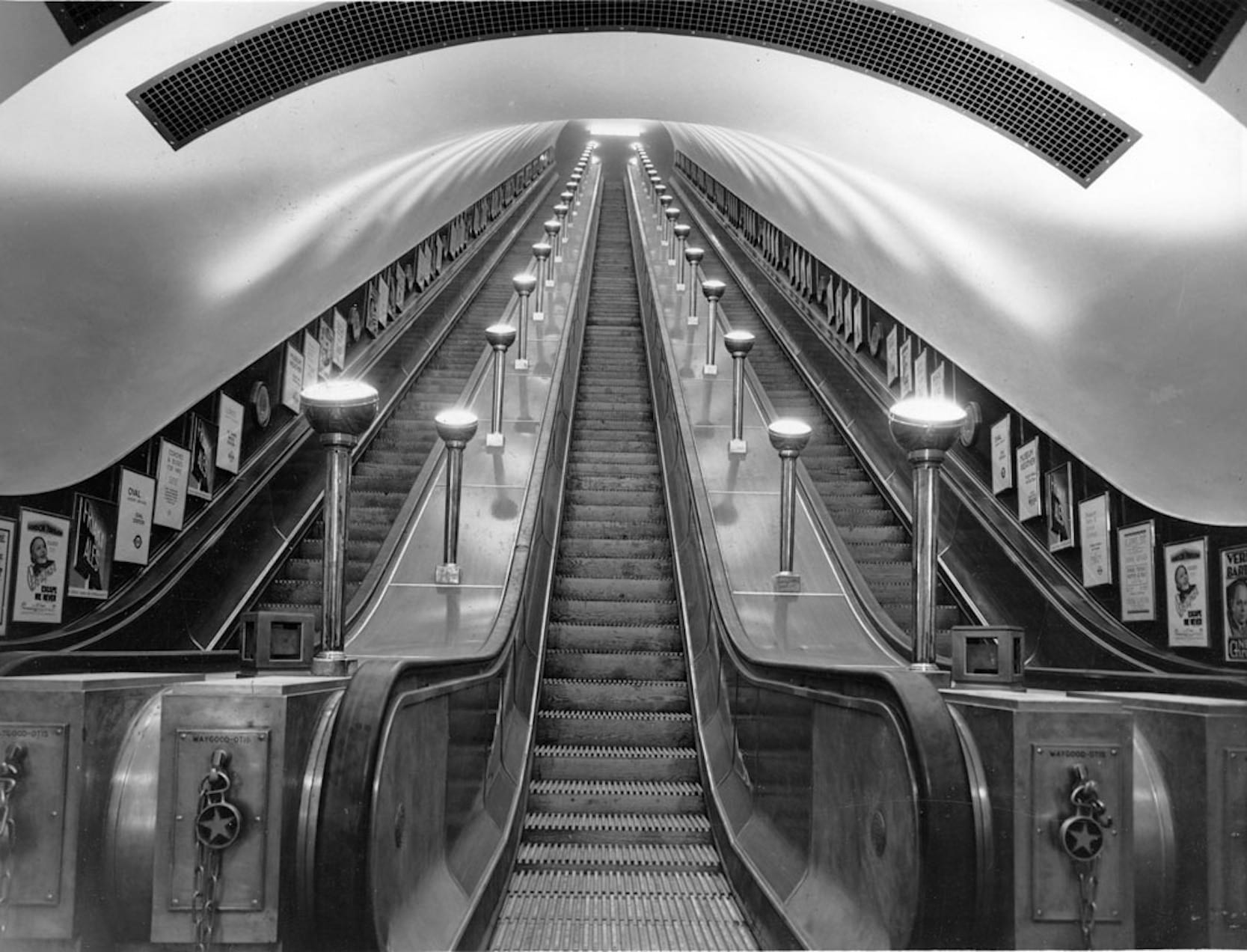 station, photo, machine, black and white, underground, convenience, no people, depot, empty, technology, subway station, england, escalator, public transportation, HD Wallpaper