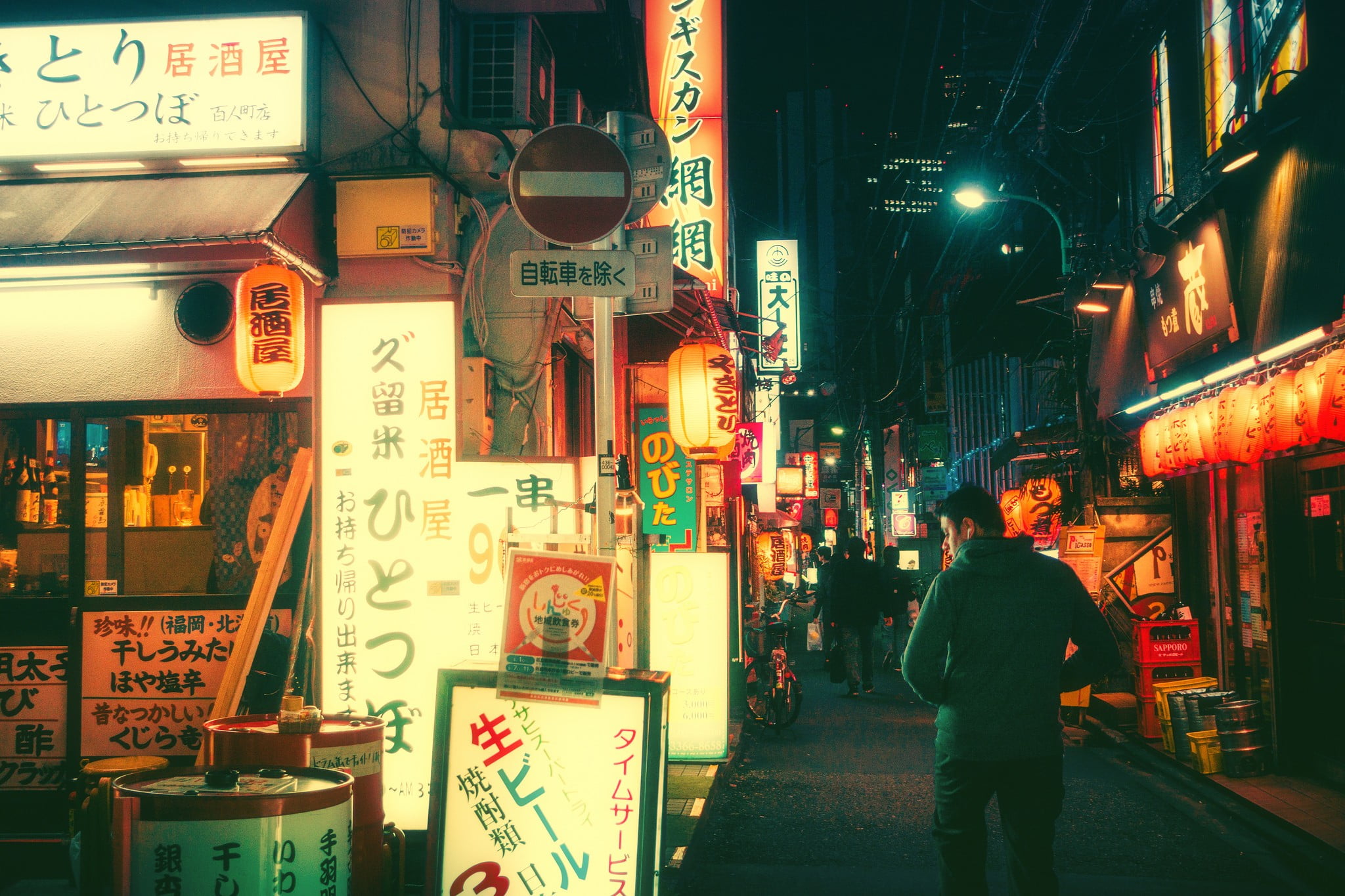advertisement, men, rear view, city life, built structure, jacket, script, city street, hooded, city, illuminated, s, walking, Japan, communication, commercial sign, HD Wallpaper