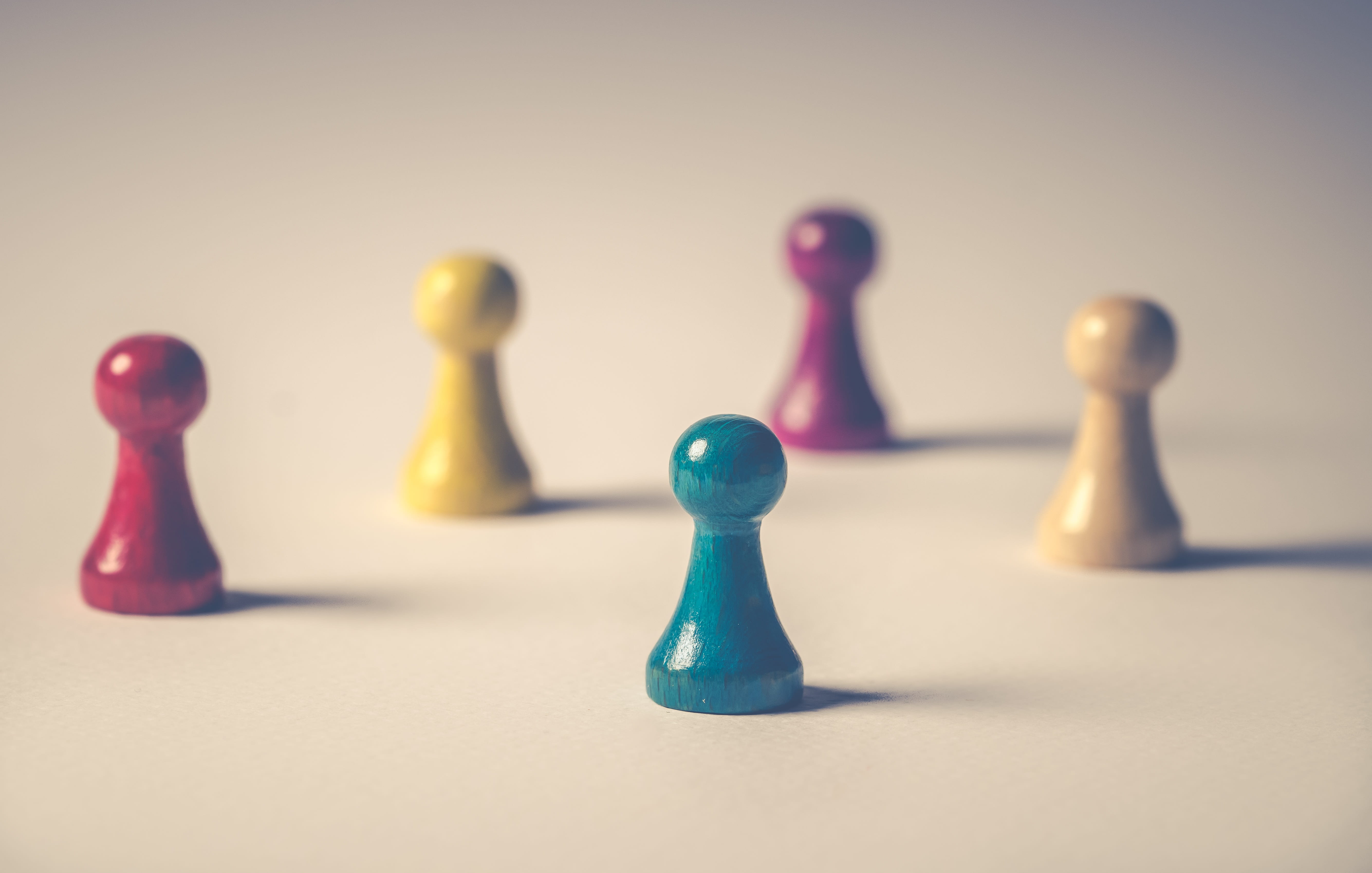 vintage, no people, old, knight - chess piece, 5K, pawn - chess piece, leisure games, beige background, pawn, close-up, arts culture and entertainment, HD Wallpaper