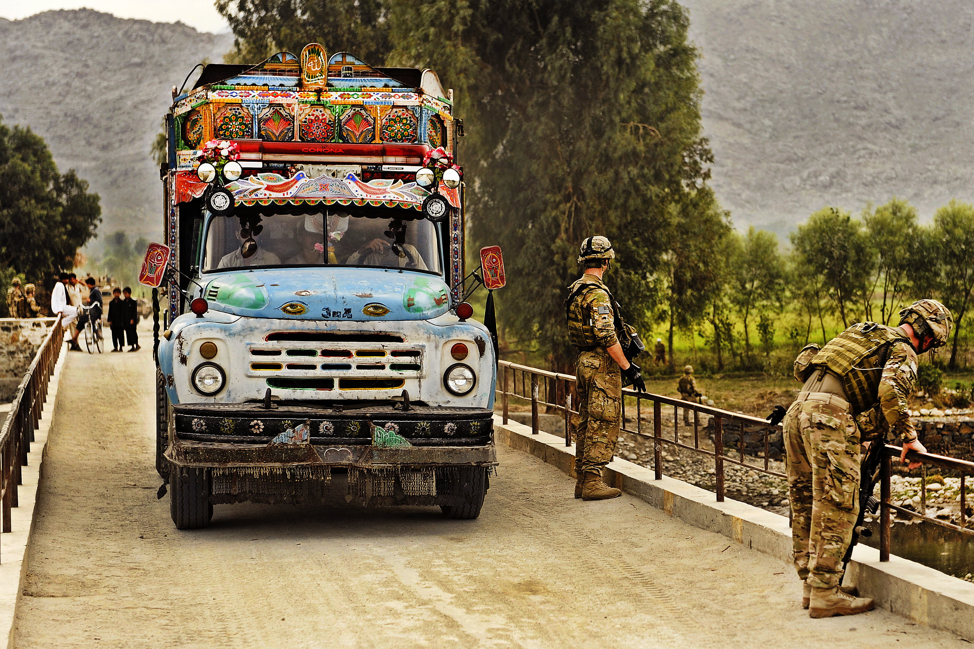 red, nature, incidental people, Afghanistan, ZIL, vehicle, mode of transportation, real people, blue, outdoors, plant, road, land vehicle, group of people, HD Wallpaper