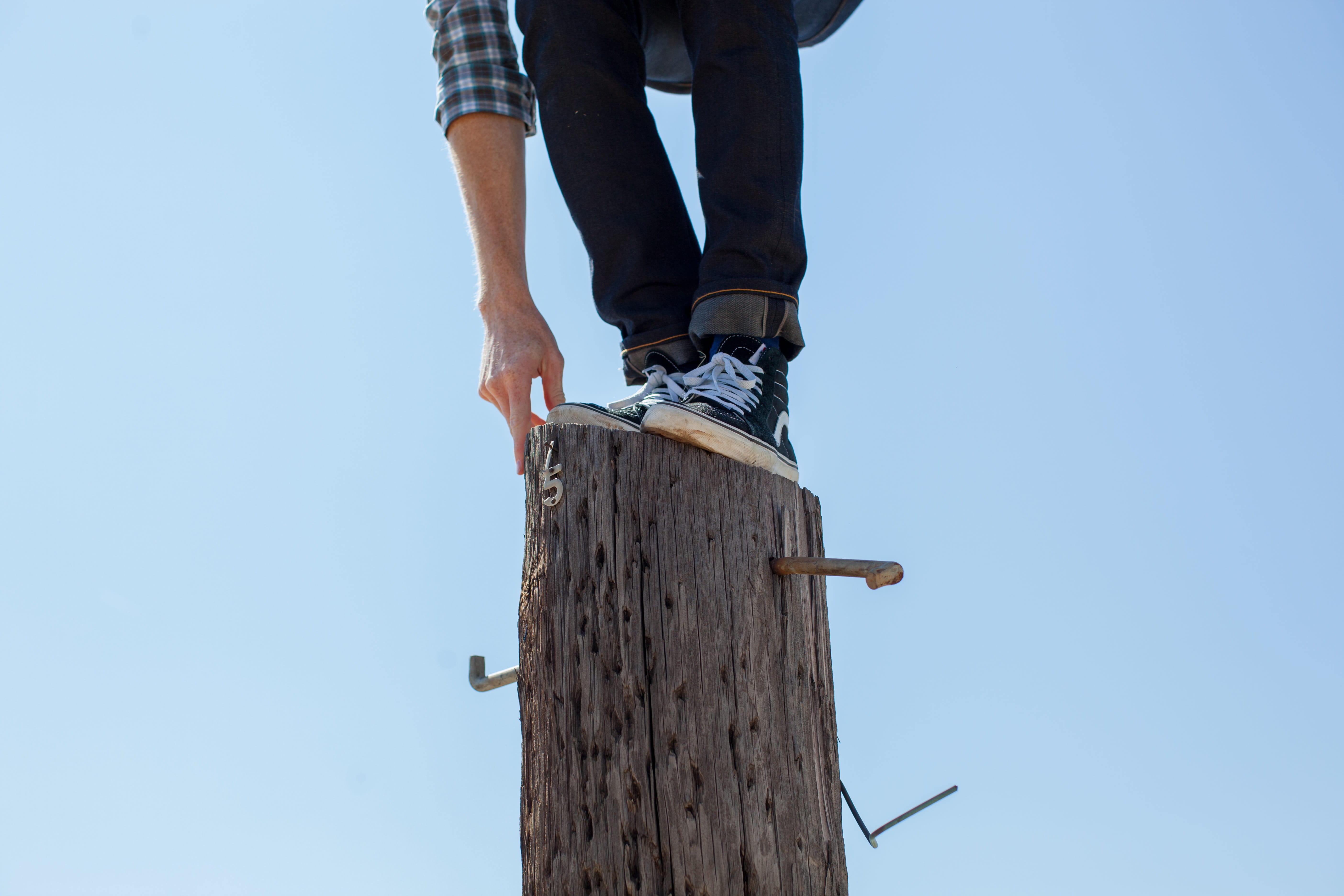 men, equipment, standing, body part, person, real people, adult, nature, human body part, pants, wooden log, brown, blue, wood - Material, outdoors, clear sky, HD Wallpaper