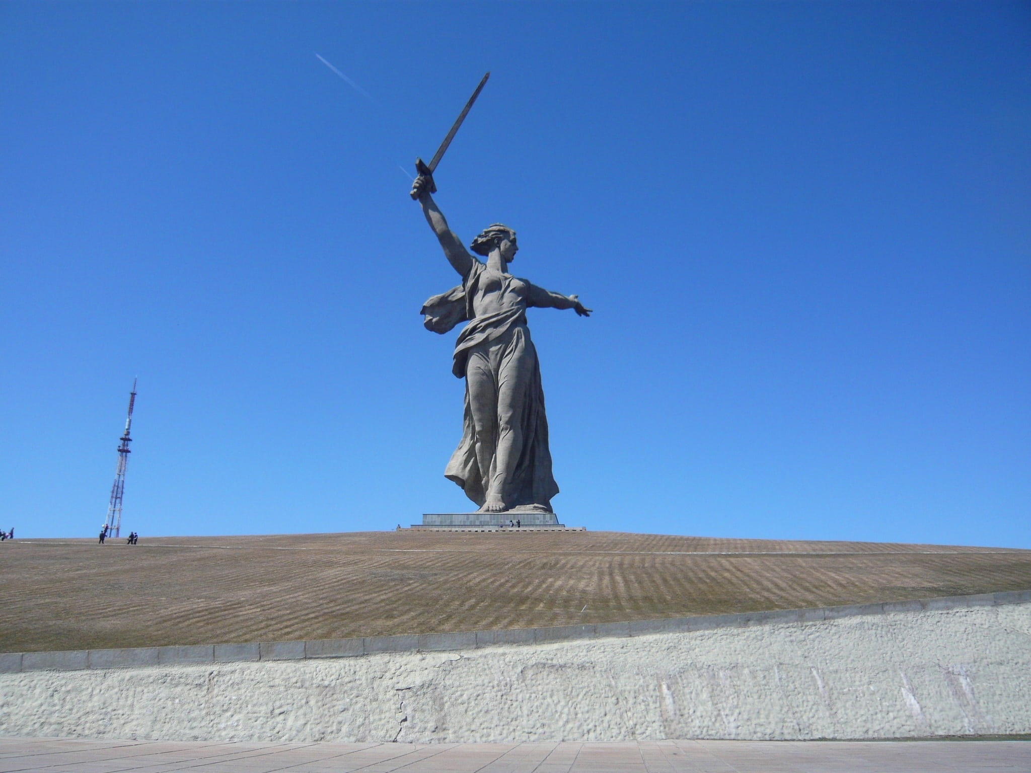 sculpture, statue of mother home, no people, history, arid climate, russia, nature, arms raised, day, architecture, sky, 1080P, stalingrad, the past, low angle view, HD Wallpaper