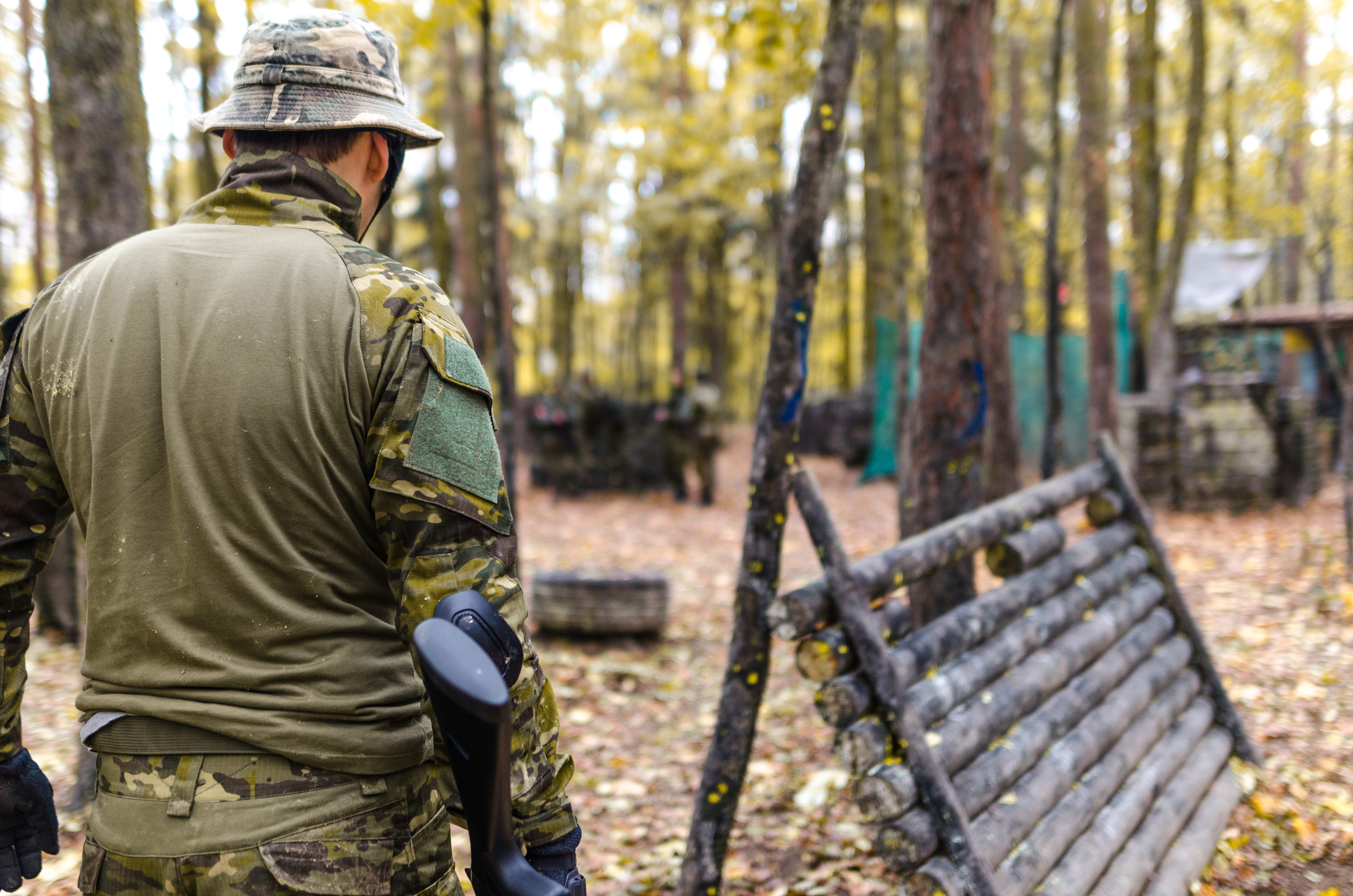 one person, weapon, men, focus on foreground, trees, camouflage, day, 4K, land, rifle, equipment, training, clothing, armed, army, man, woods, army soldier, HD Wallpaper
