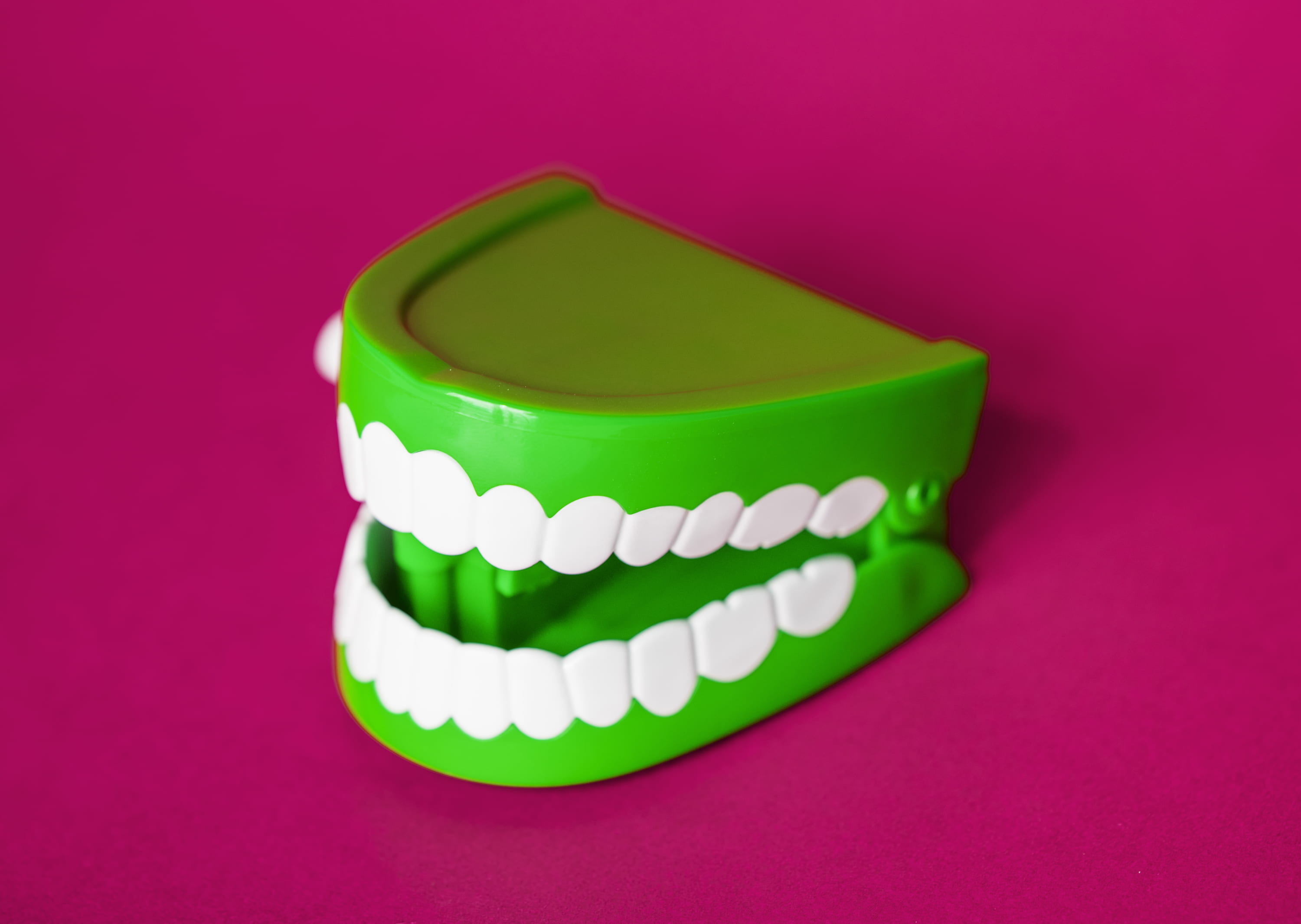 wind up toy, dieting, copy space, indoors, toy, dentistry, colored background, smile, 2K, close-up, group of objects, healthcare and medicine, HD Wallpaper
