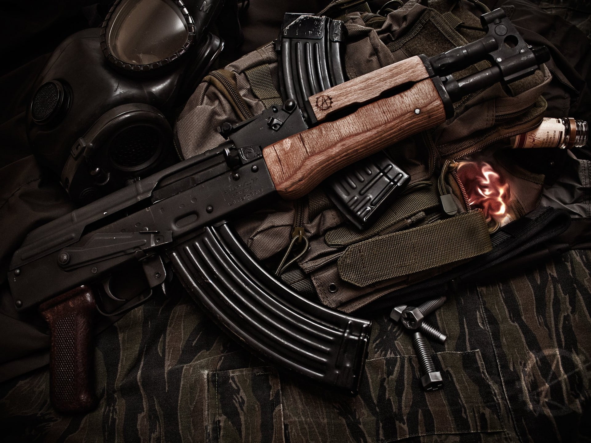 military, pistol, high angle view, law, police Force, handgun, terrorism, danger, semi-Automatic Pistol, murderer, violence, aiming, black, infantry, 1080P, HD Wallpaper