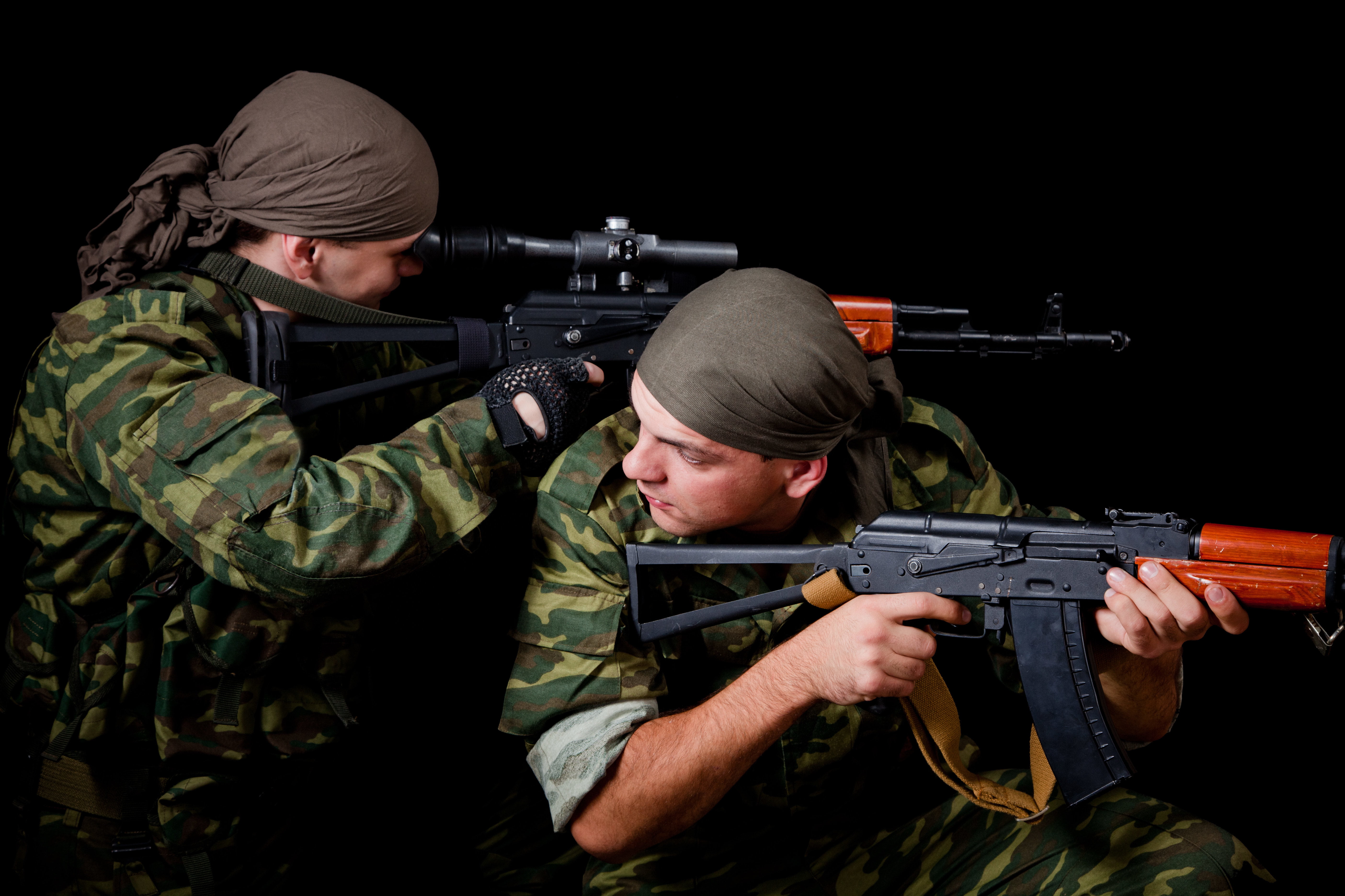 adult, gun, weapon, machine gun, security, Soldiers, armed forces, shooting a weapon, red, aiming, optical, young men, aggression, military, 5K, ak, uniform, HD Wallpaper