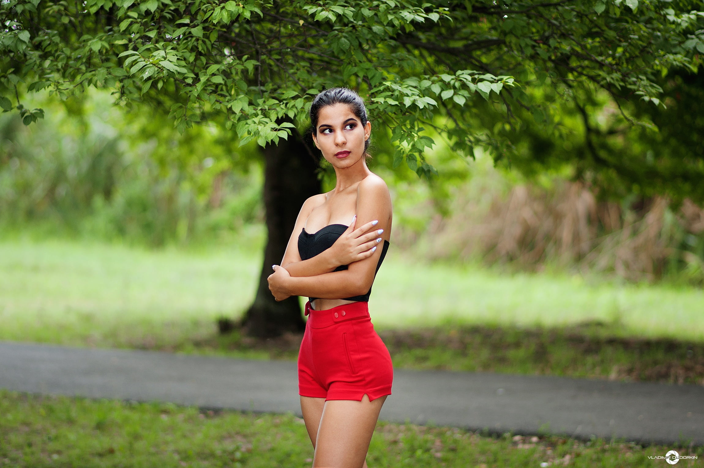portrait, women, women outdoors, clothing, leisure activity, high waisted short, trees, young adult, front view, tree, three quarter length, beautiful woman, HD Wallpaper
