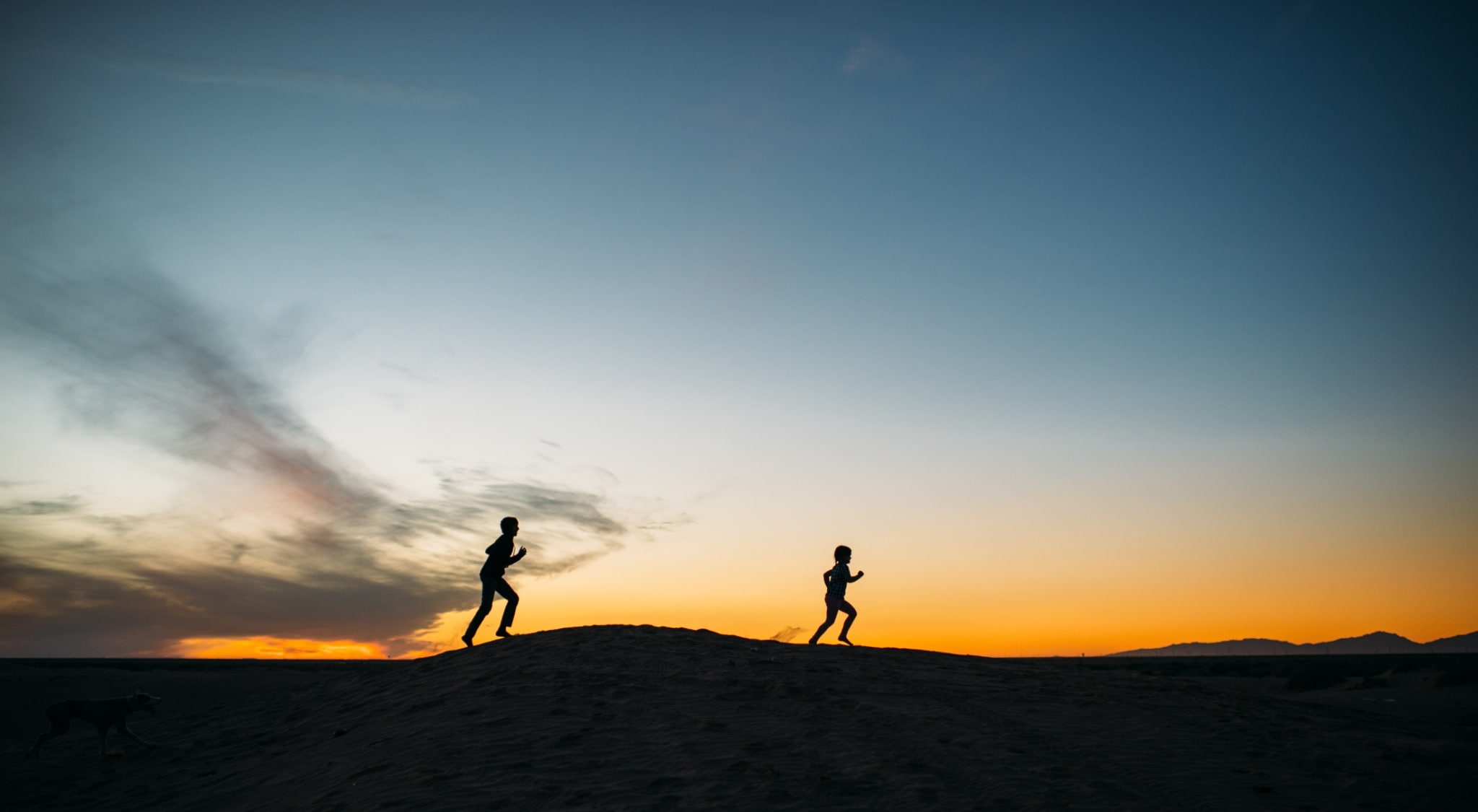 two people, beauty in nature, vsco, Young, Play, Sun and Sky, lifestyles, Running, Skyline, People, child, 1080P, land, Sunset, non-urban scene, men, leisure activity, HD Wallpaper