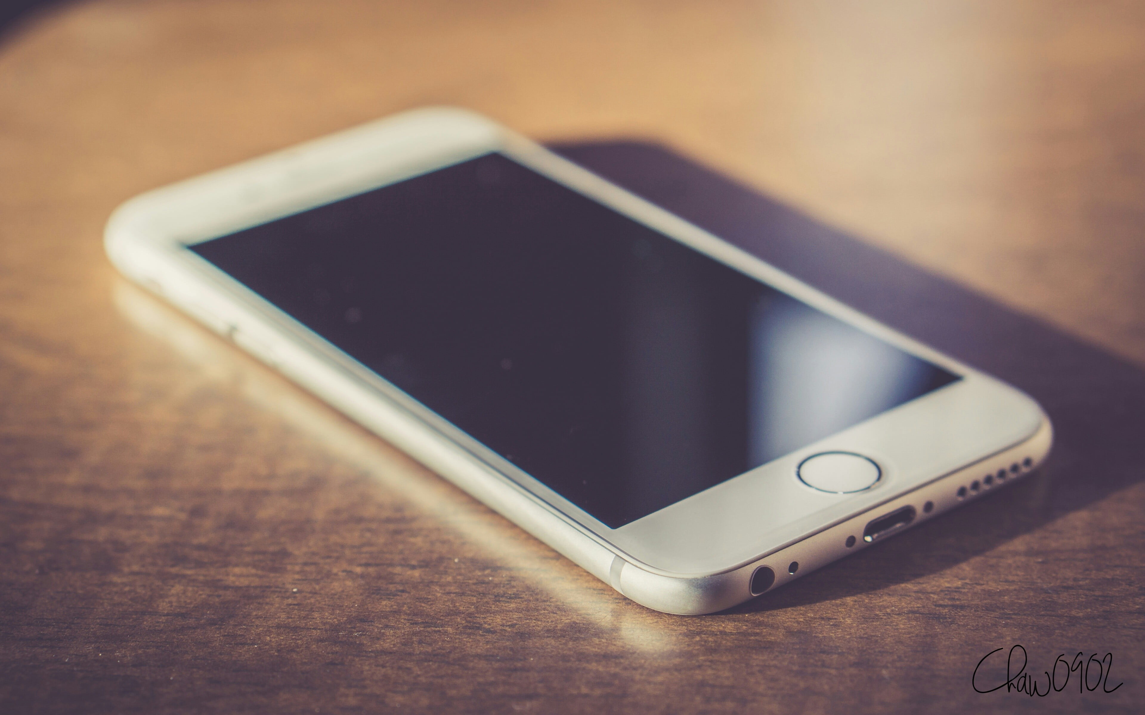 touch screen, 4K, wood - material, portable information device, close-up, connection, focus on foreground, portability, global communications, mobile phone, HD Wallpaper