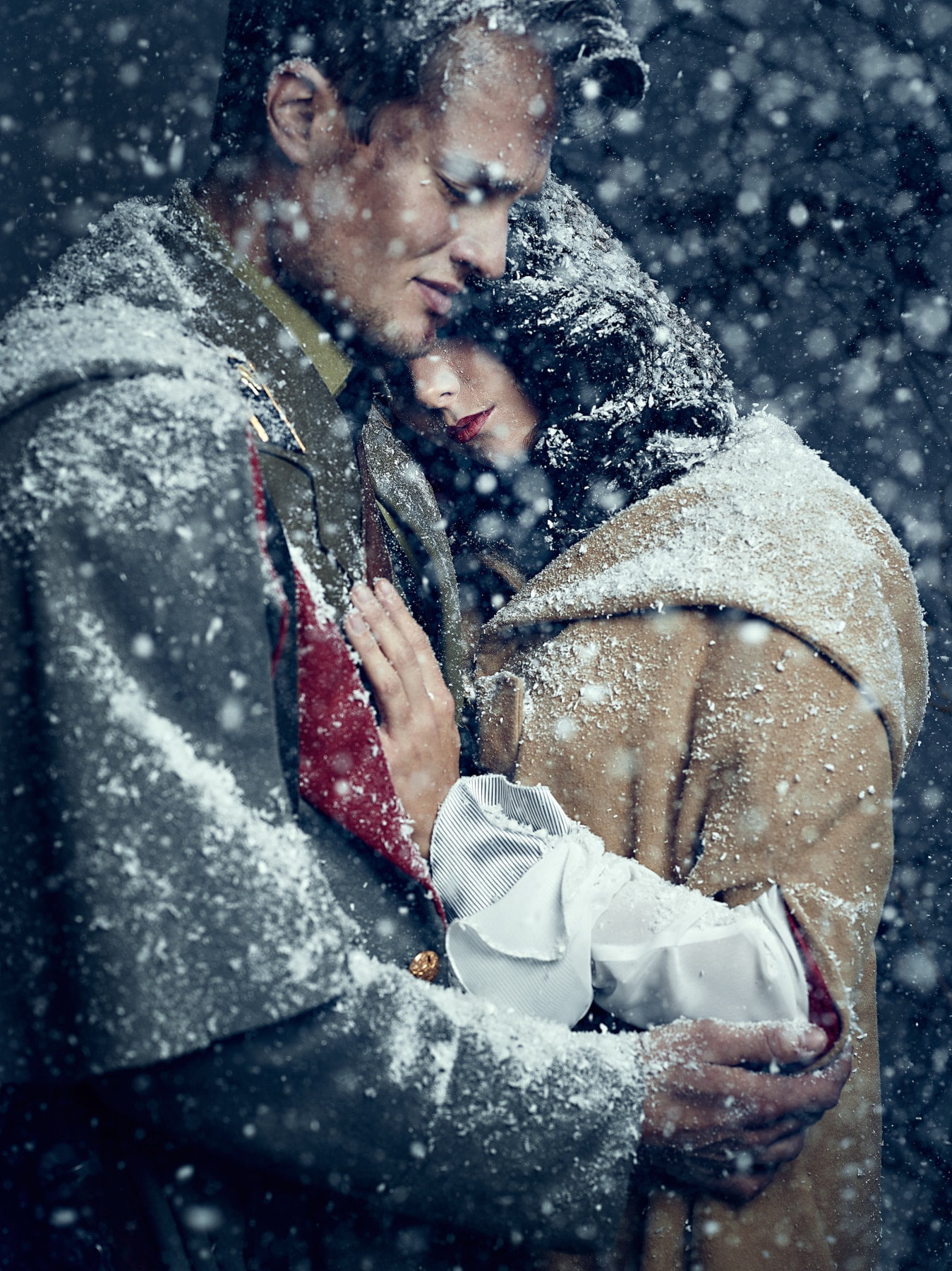 snowing, blizzard, snowflake, glove, warm clothing, looking, extreme weather, Martin Strauss, winter, cold temperature, 500px, clothing, standing, couple, Phone HD Wallpaper