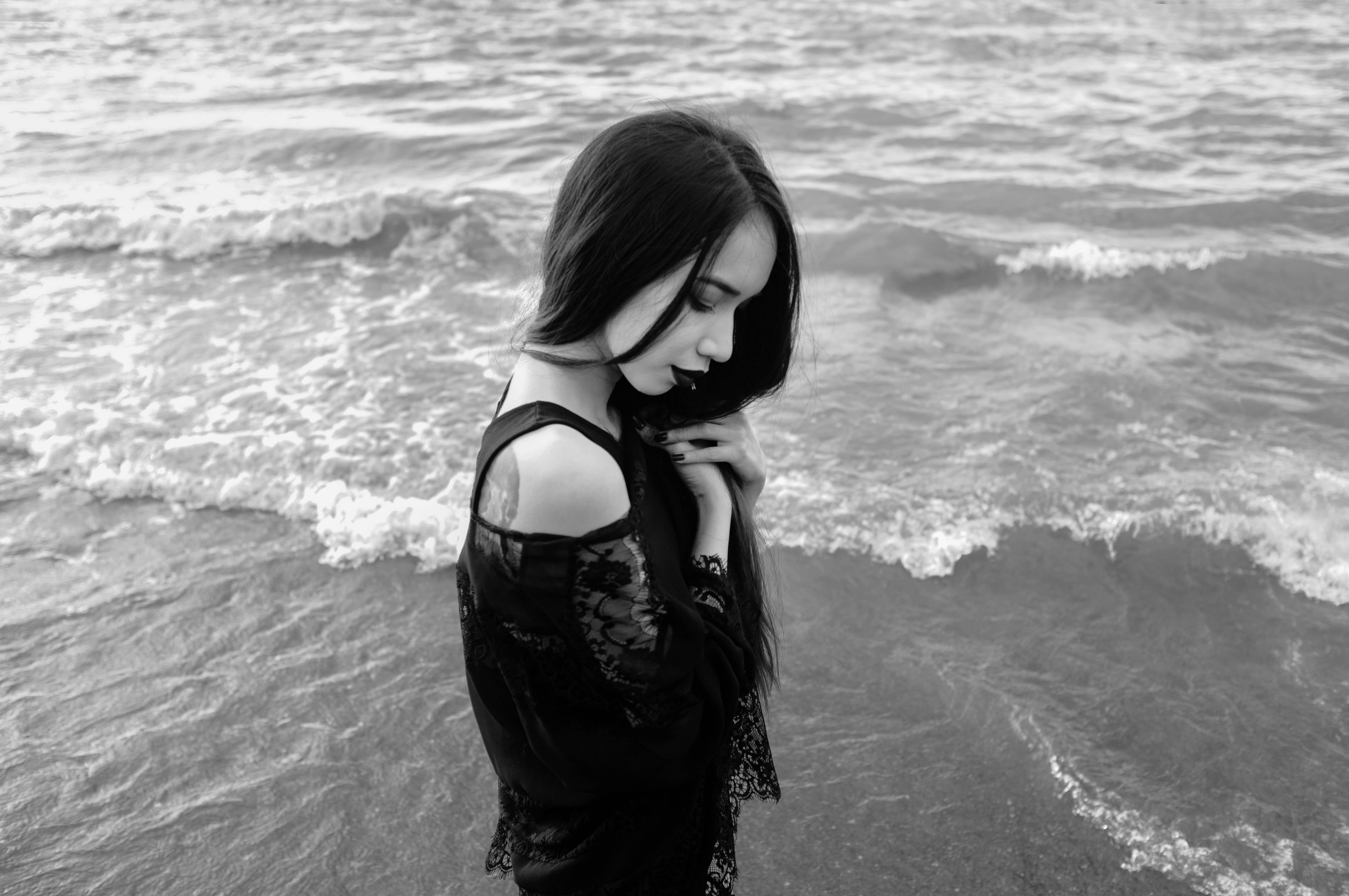 photography, black lipstick, women, adult, hairstyle, beach, three quarter length, monochrome, standing, brunette, leisure activity, young women, sea, outdoors, HD Wallpaper