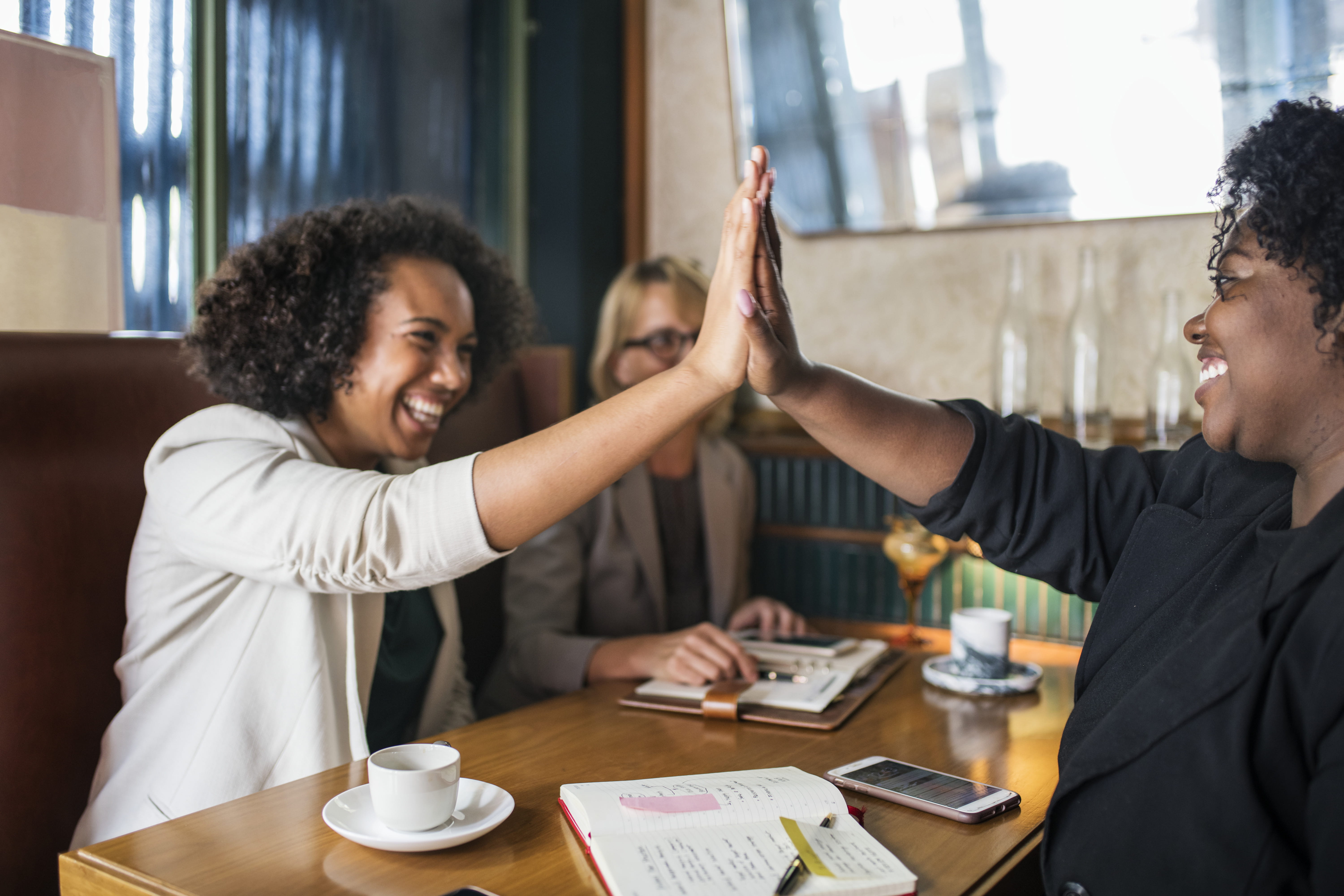 enjoyment, happiness, afro, cooperation, young adult, optimistic, 5K, discussion, drink, emotion, women, coffee, wireless technology, coffee shop, coworker, HD Wallpaper
