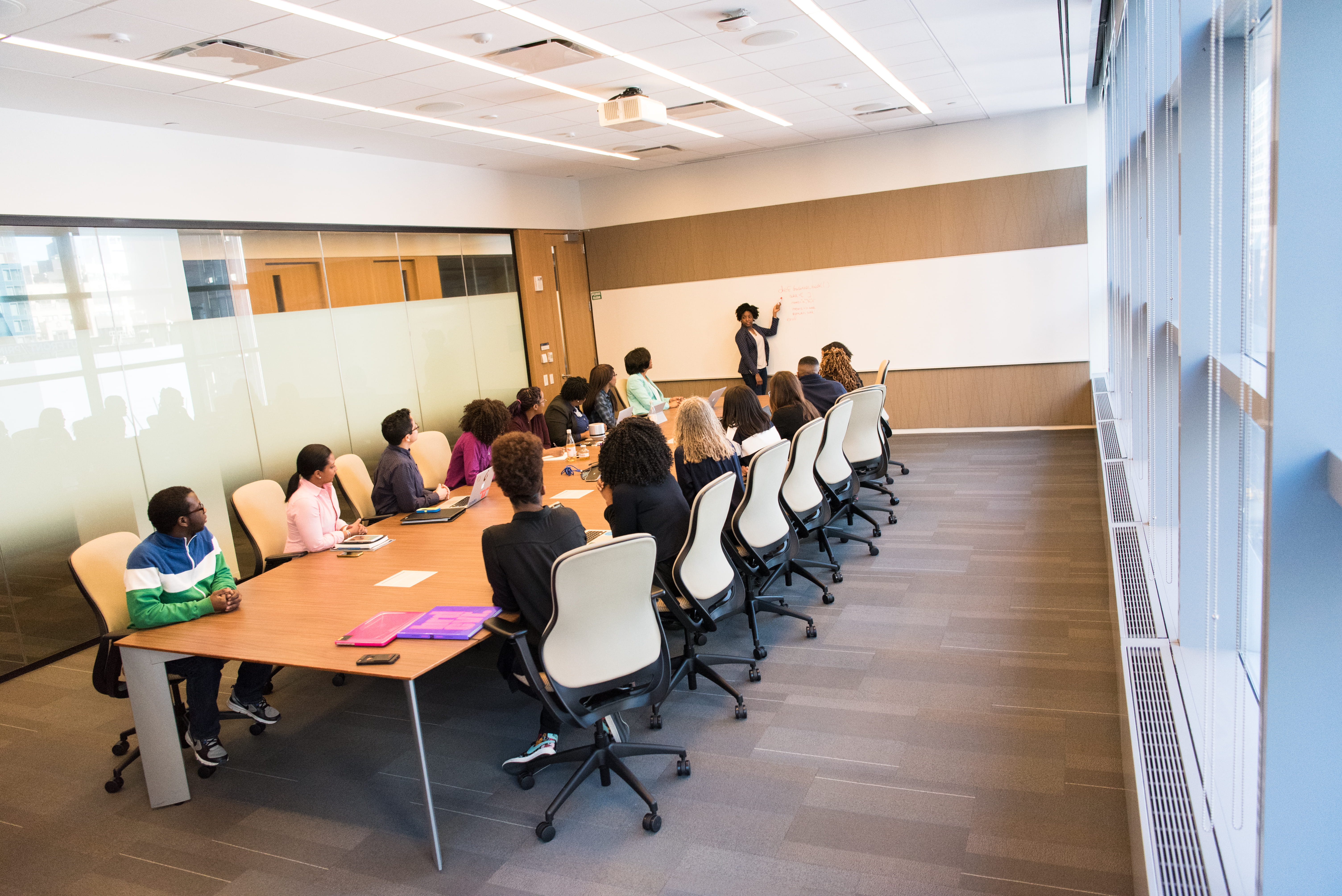 talking, education, wooden, brown, conference room, business, men, workspace, corporate business, large group of people, inside, indoors, people, office, HD Wallpaper