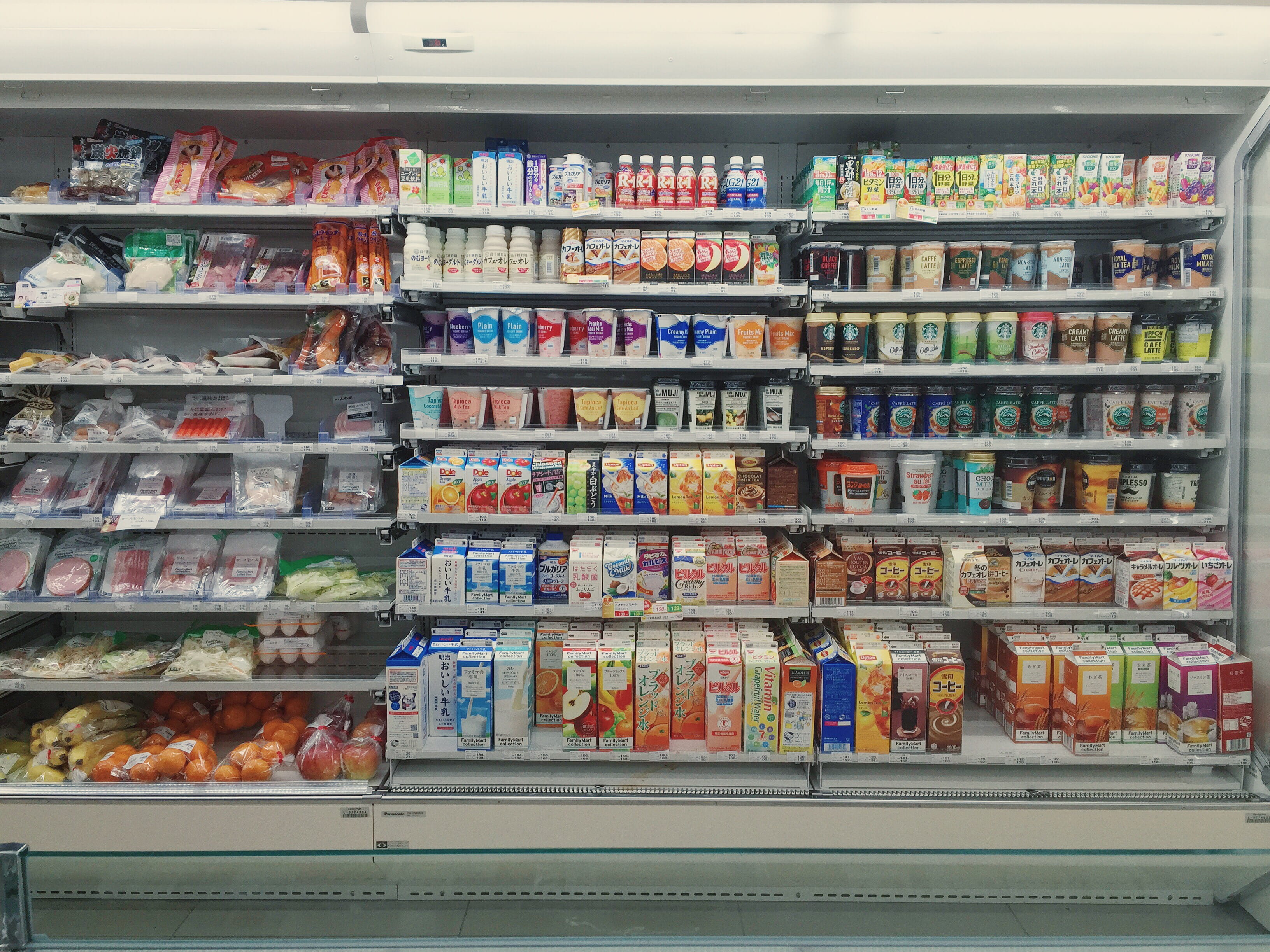 in a row, multi colored, store, order, no people, shopping, indoors, 2K, juice, side by side, drinks, variety, supermarket, large group of objects, foods, HD Wallpaper