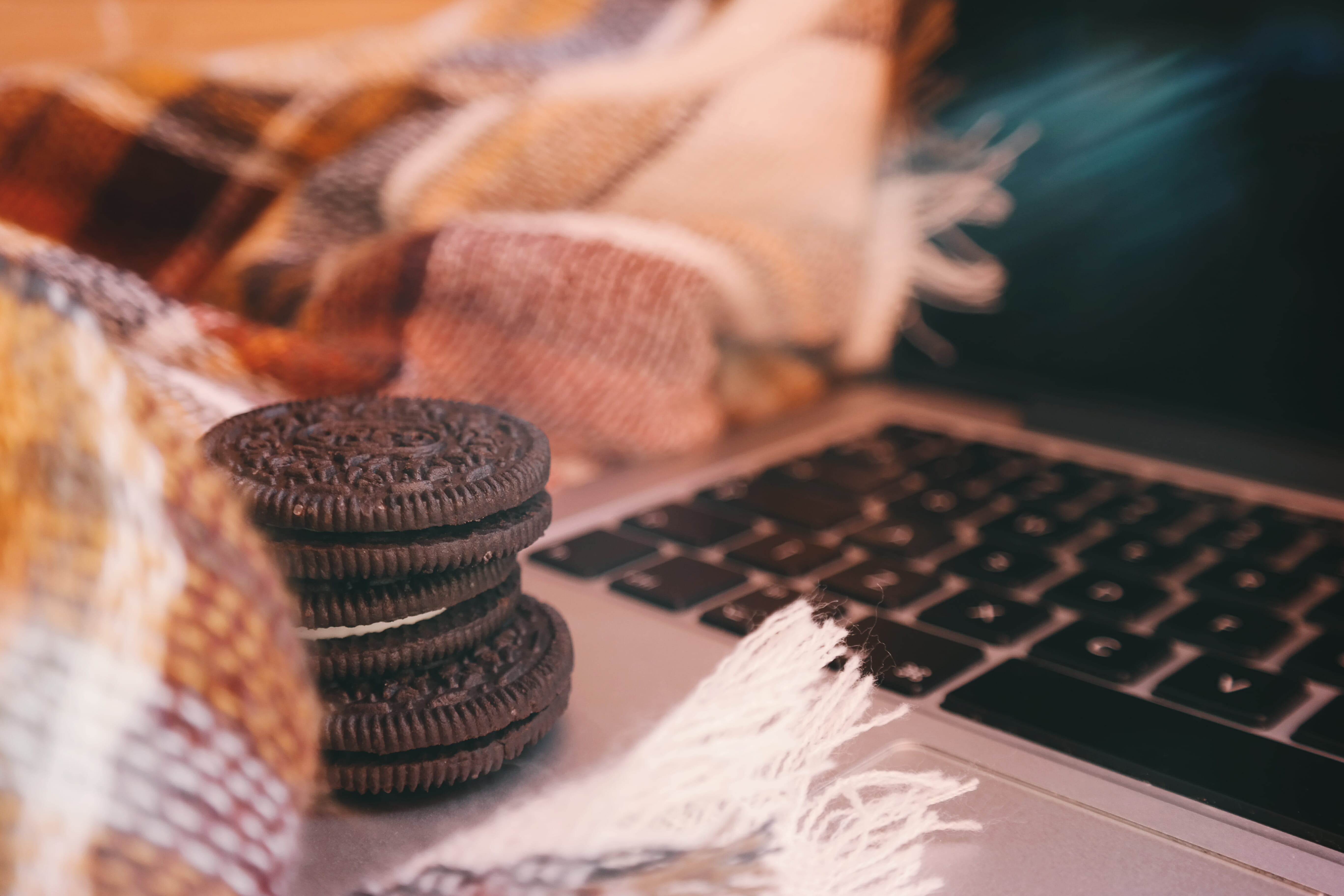 mac, coin, wealth, scarf, computer, table, communication, keyboard, cold, luxury, close up, apple, indoors, finance, furniture, technology, 5K, no people, HD Wallpaper
