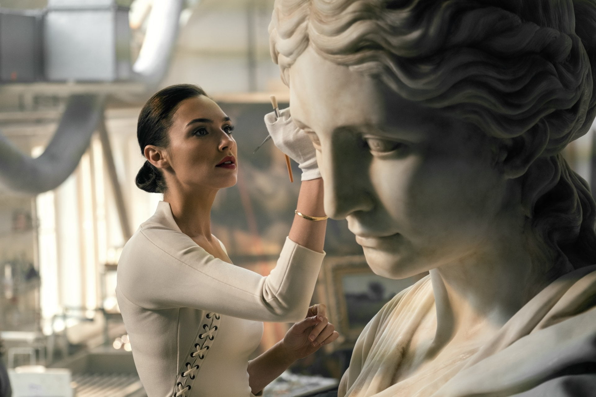 two people, women, beauty, Wonder Woman, 1080P, female likeness, hairstyle, day, Justice League (2017), young adult, sculpture, Gal Gadot, human representation, HD Wallpaper