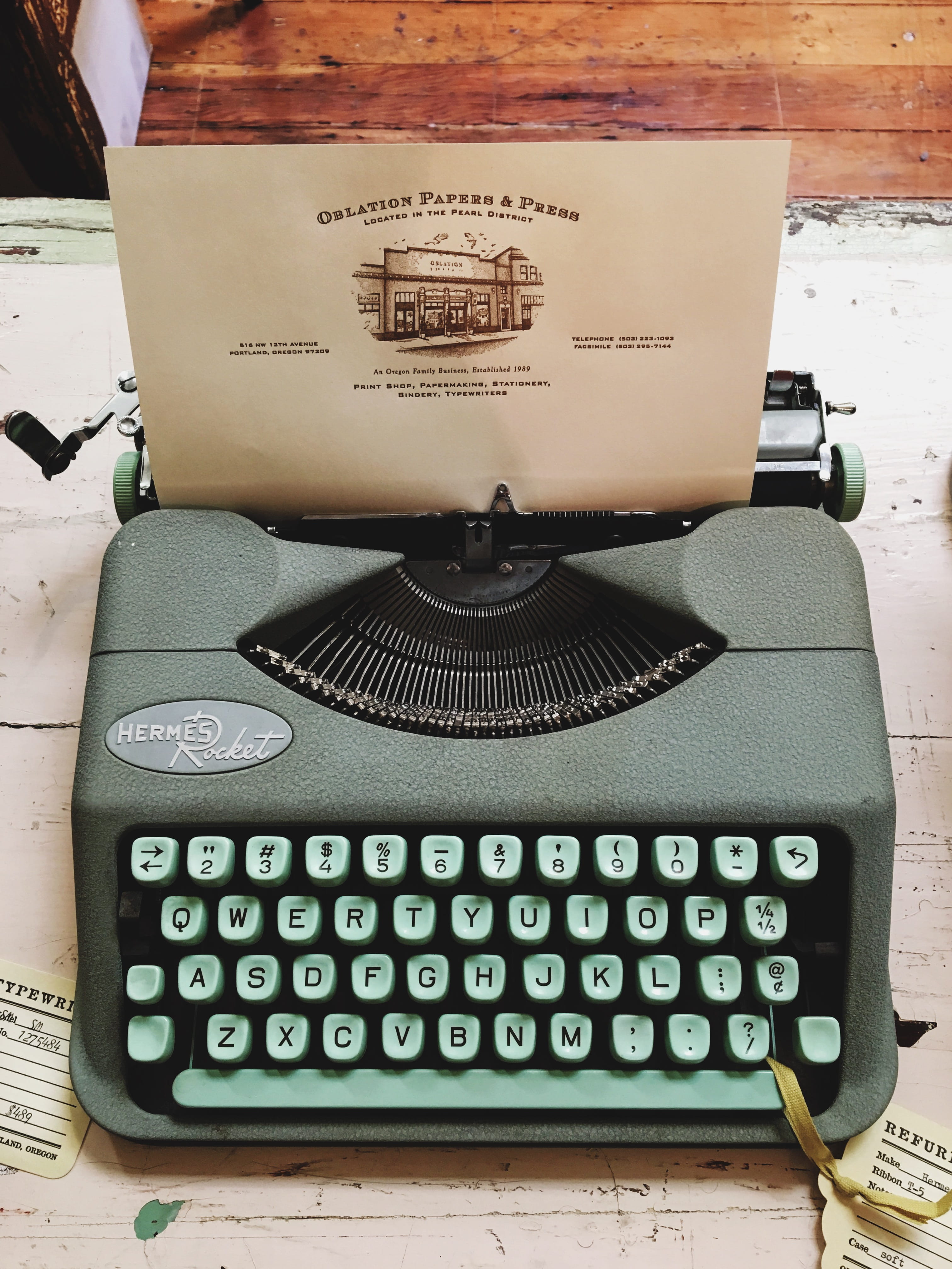 antique, white, machinery, pacific northwest, old, retro styled, reclaimed, no people, technology, interior, shiplap, message, table, number, hermes, still life, Phone HD Wallpaper
