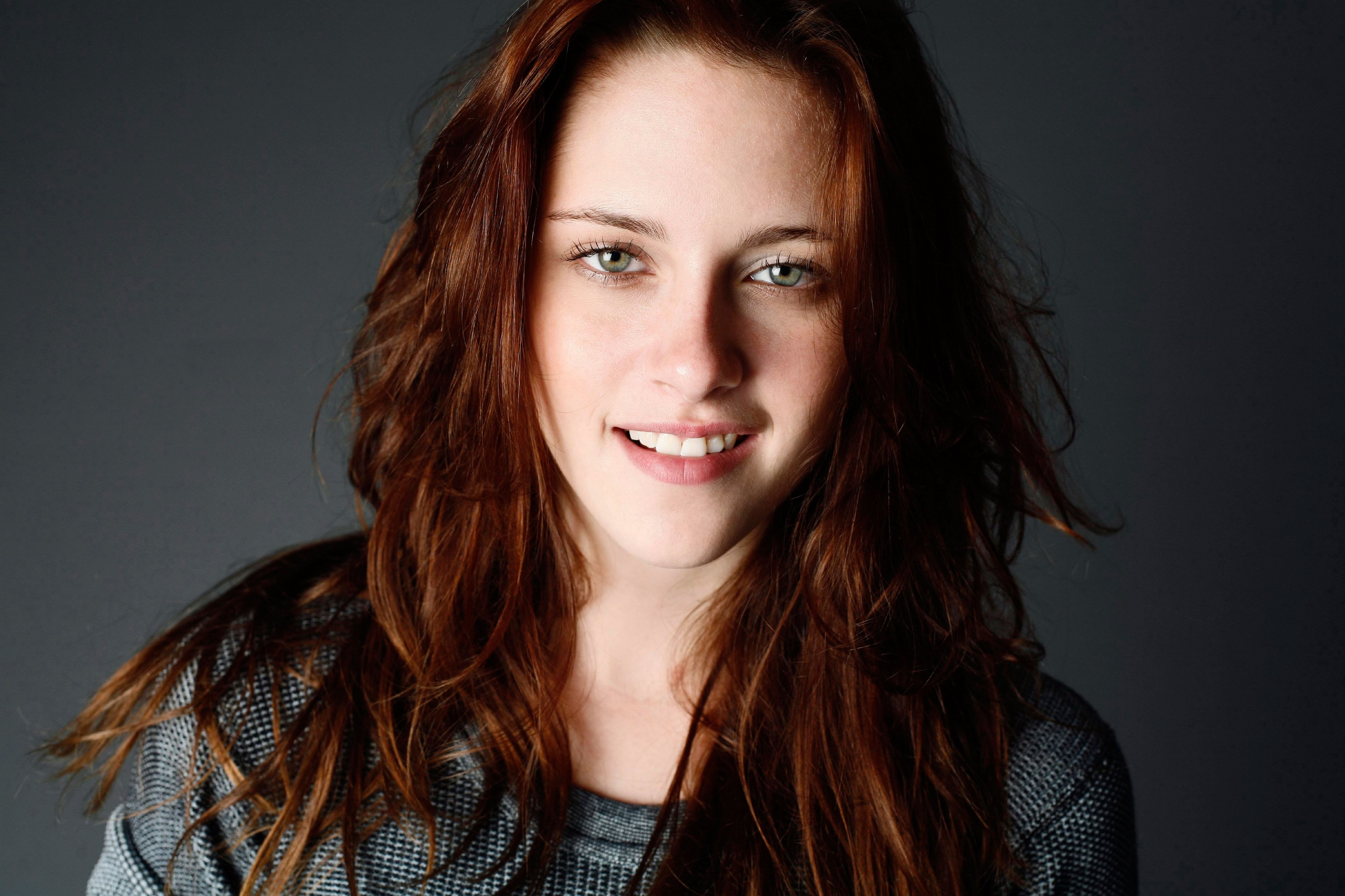 crew, top, brown hair, front view, hairstyle, women, brunette, studio shot, indoors, headshot, Kristen Stewart, gray background, beauty, one person, beautiful woman, HD Wallpaper