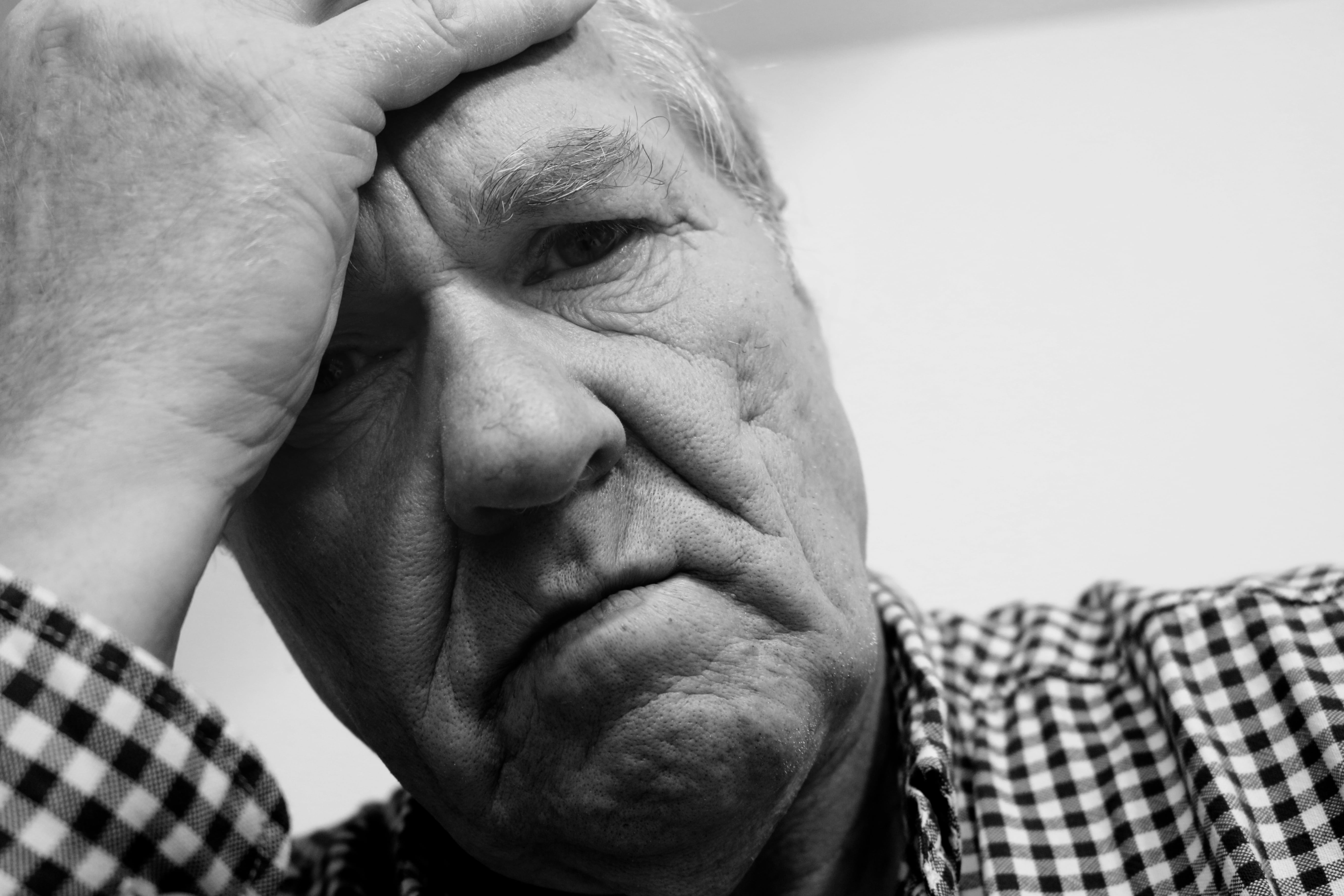 person, grief, disease, senior Adult, problems, alone, selfie, 5K, frustration, burnout, kummer, portrait, unhappy, hand, negative emotion, mature men, HD Wallpaper