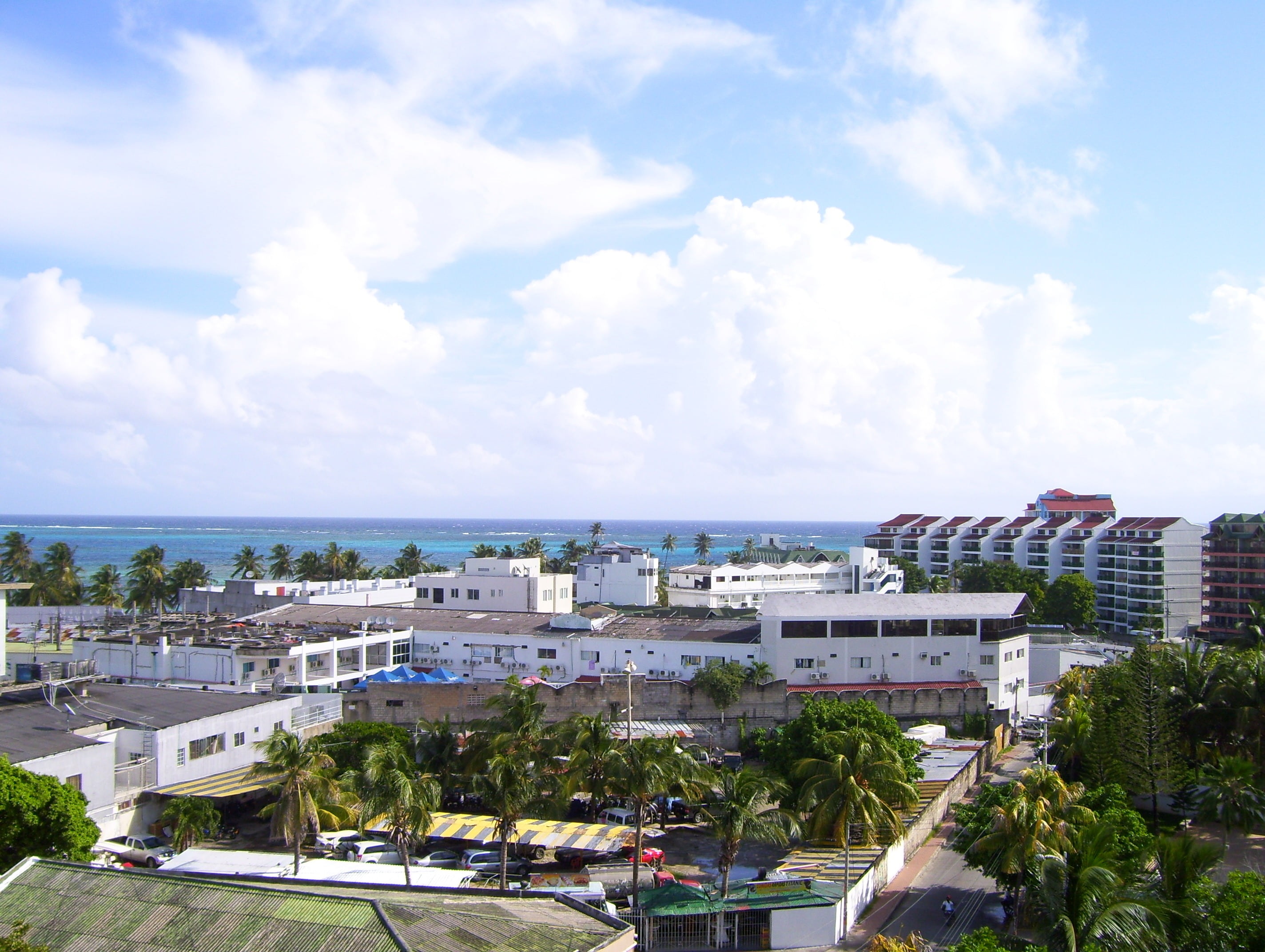 nature, horizon over water, ocean, outdoors, building exterior, land vehicle, architecture, san andres islas, plant, cloud - sky, 2K, beach, city, tree, HD Wallpaper