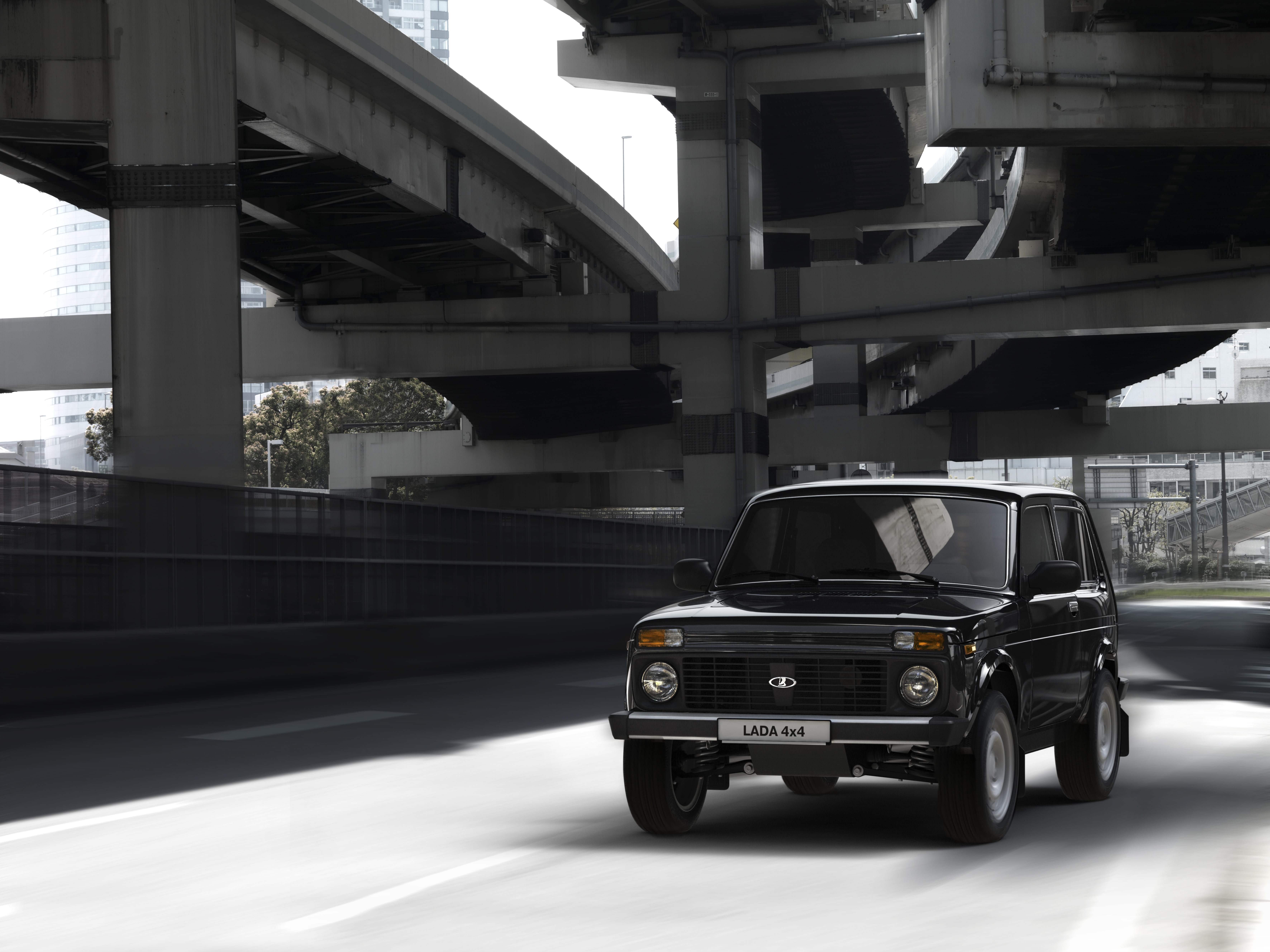 car, outdoors, land vehicle, sunlight, bridge, building, waiting, 5K, city, building exterior, shadow, mode of transportation, black, bridge - man made structure, HD Wallpaper