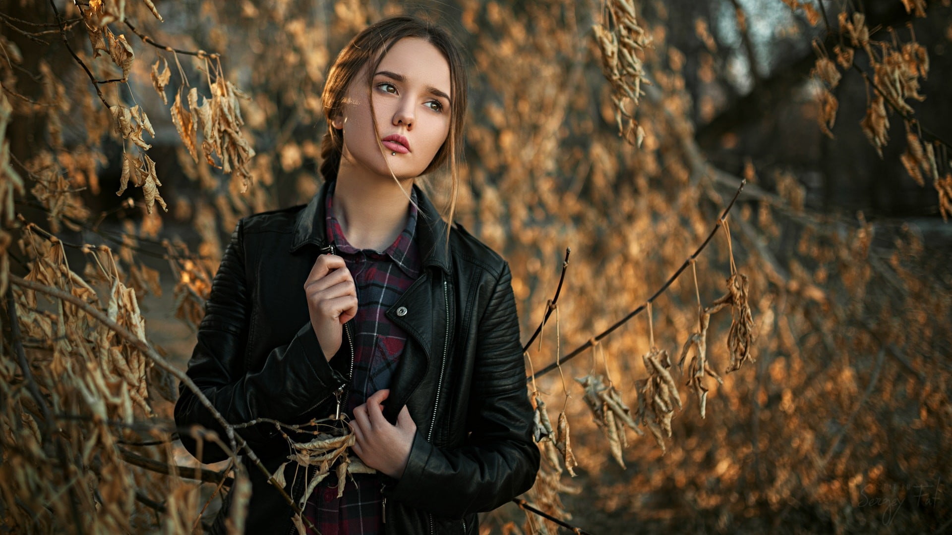 hair, depth of field, forest, 1080P, looking at camera, waist up, outdoors, women, young adult, piercing, autumn, adult, Lada Chernysheva, land, standing, HD Wallpaper