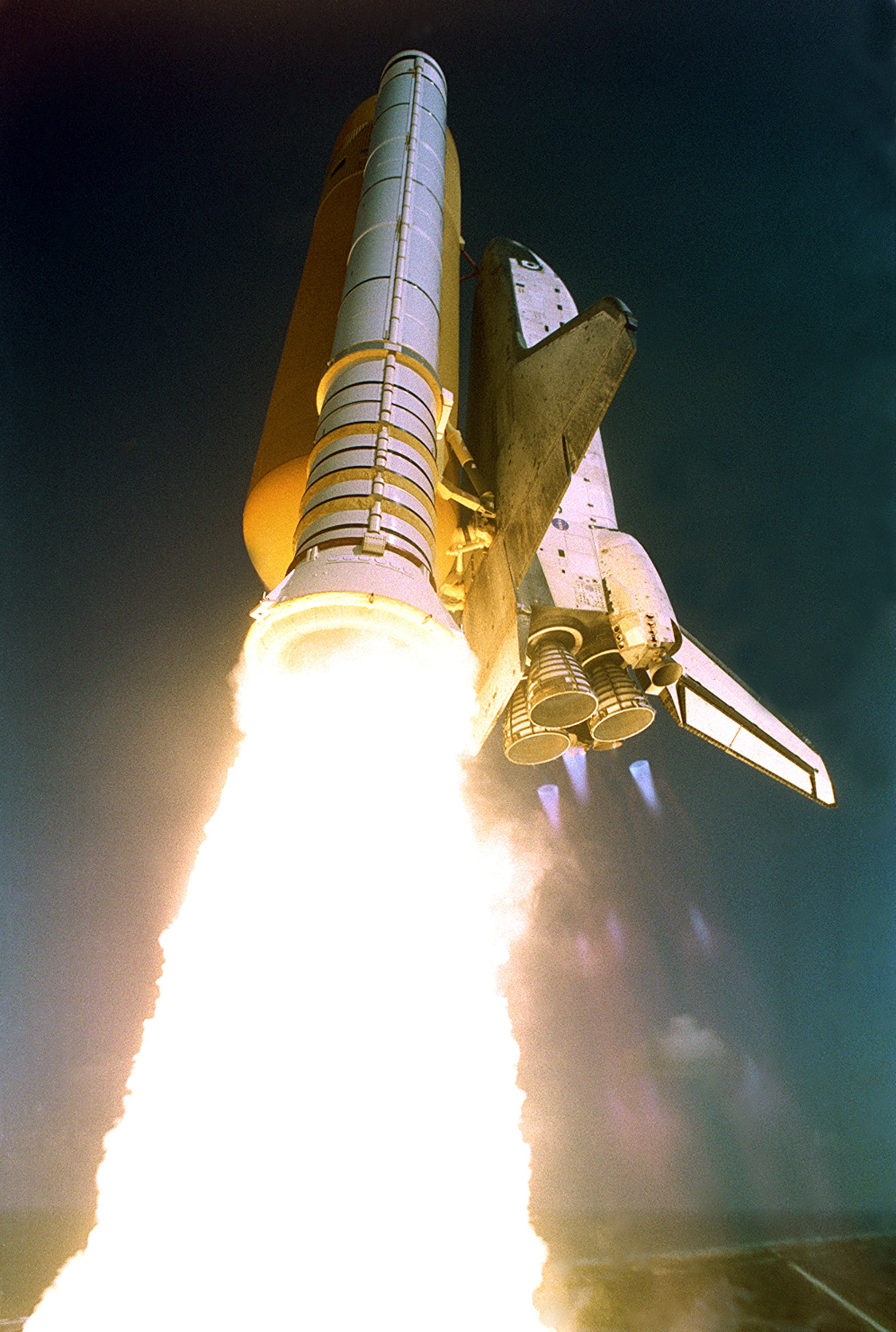 florida, mission, liftoff, usa, no people, rocket boosters, white, illuminated, cape canaveral, 2K, spacecraft, sky, smoke - physical structure, building exterior, Phone HD Wallpaper