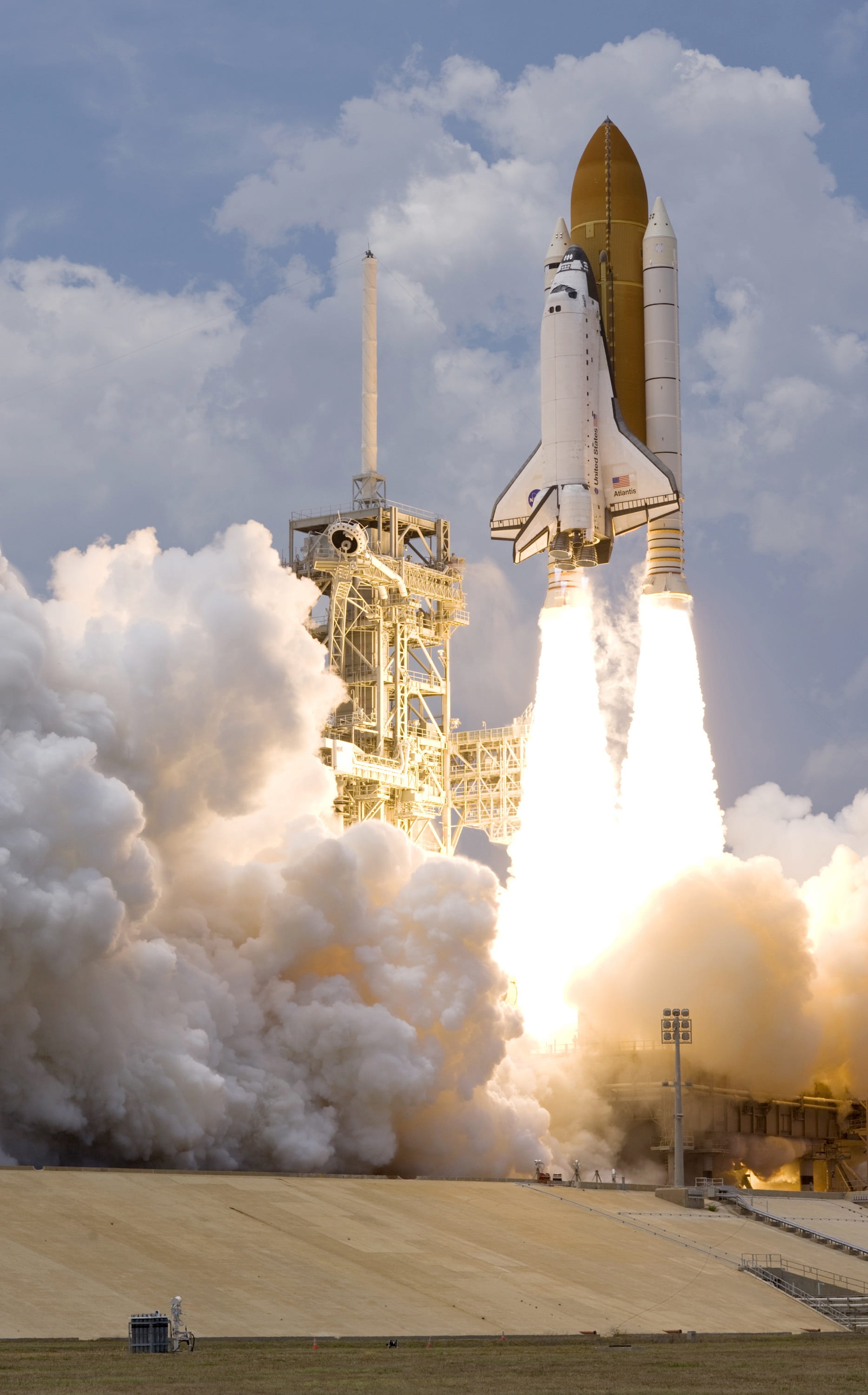 shuttle, built structure, take off, flight, no people, pollution, smoke - physical structure, science, factory, day, technology, architecture, environment, Phone HD Wallpaper