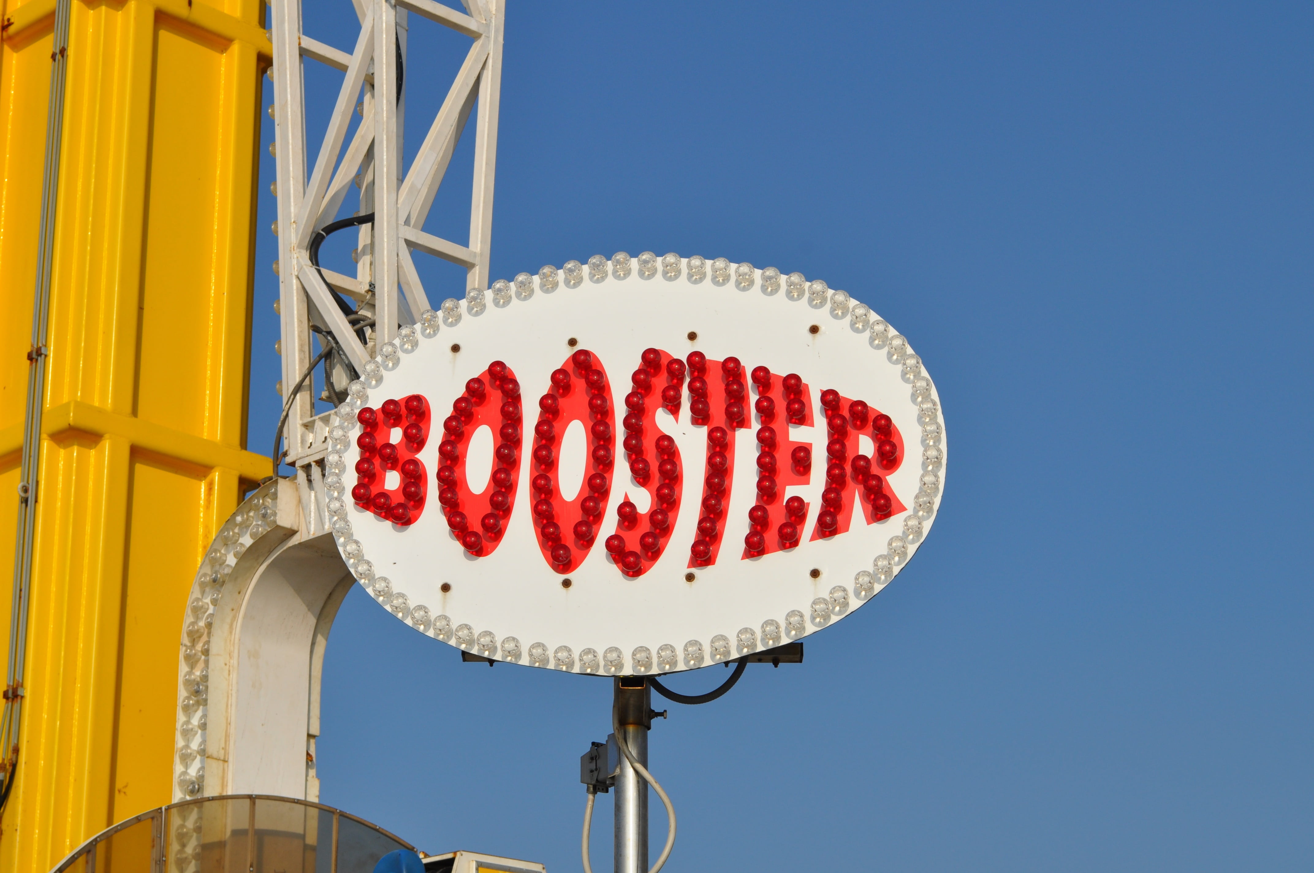 metal, sunlight, colorful, day, clear sky, nature, outdoors, low angle view, lights, amusement park, western script, red, text, sunny, sky, architecture, HD Wallpaper
