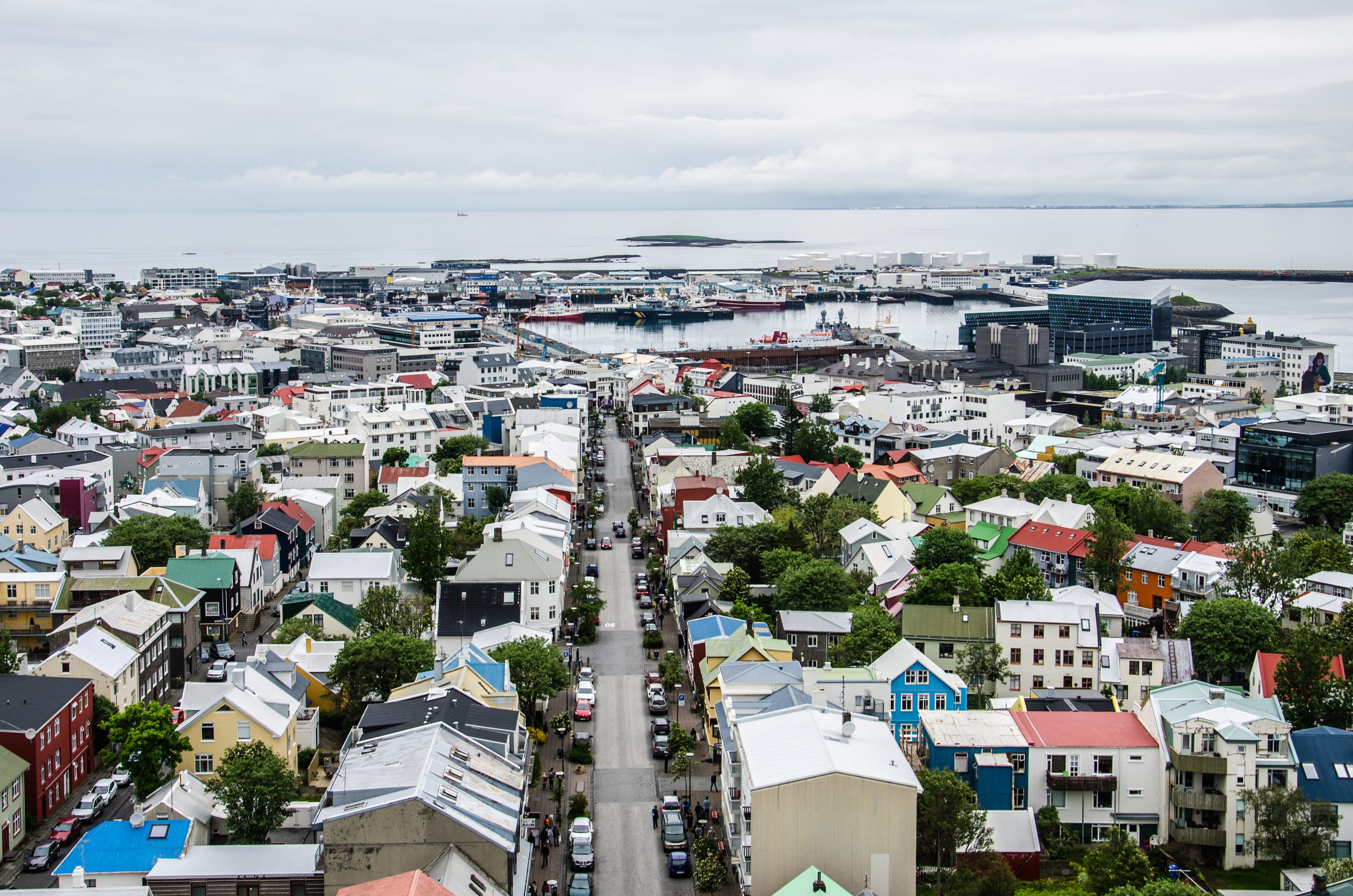 townscape, crowded, water, building exterior, residential district, day, built Structure, cityscape, exterior, outdoors, ocean, horizon over water, sea, HD Wallpaper