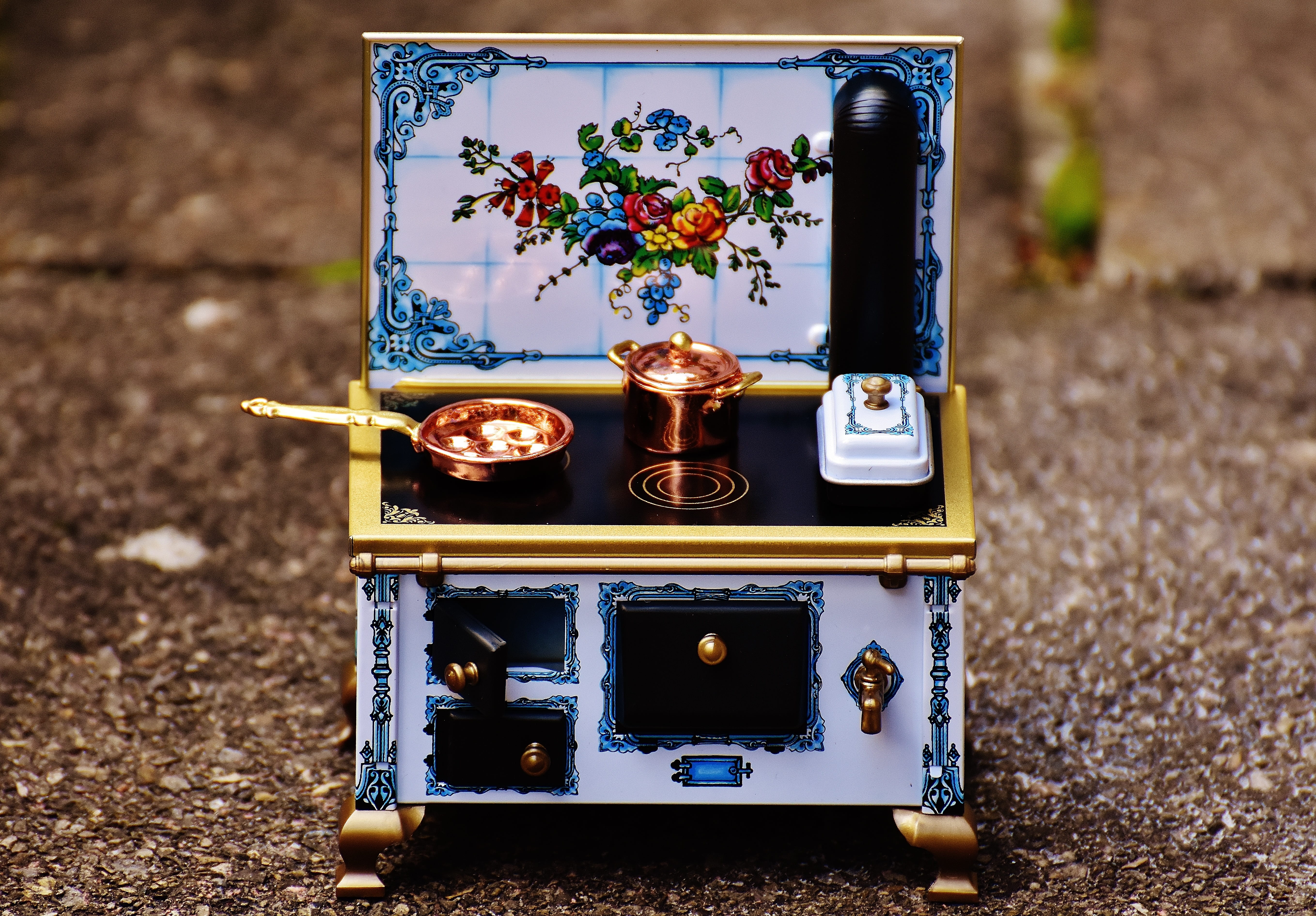music, plant, land, antique, cook, outdoors, nature, playset, retro styled, close-up, focus on foreground, single object, dolls houses, equipment, photography, HD Wallpaper