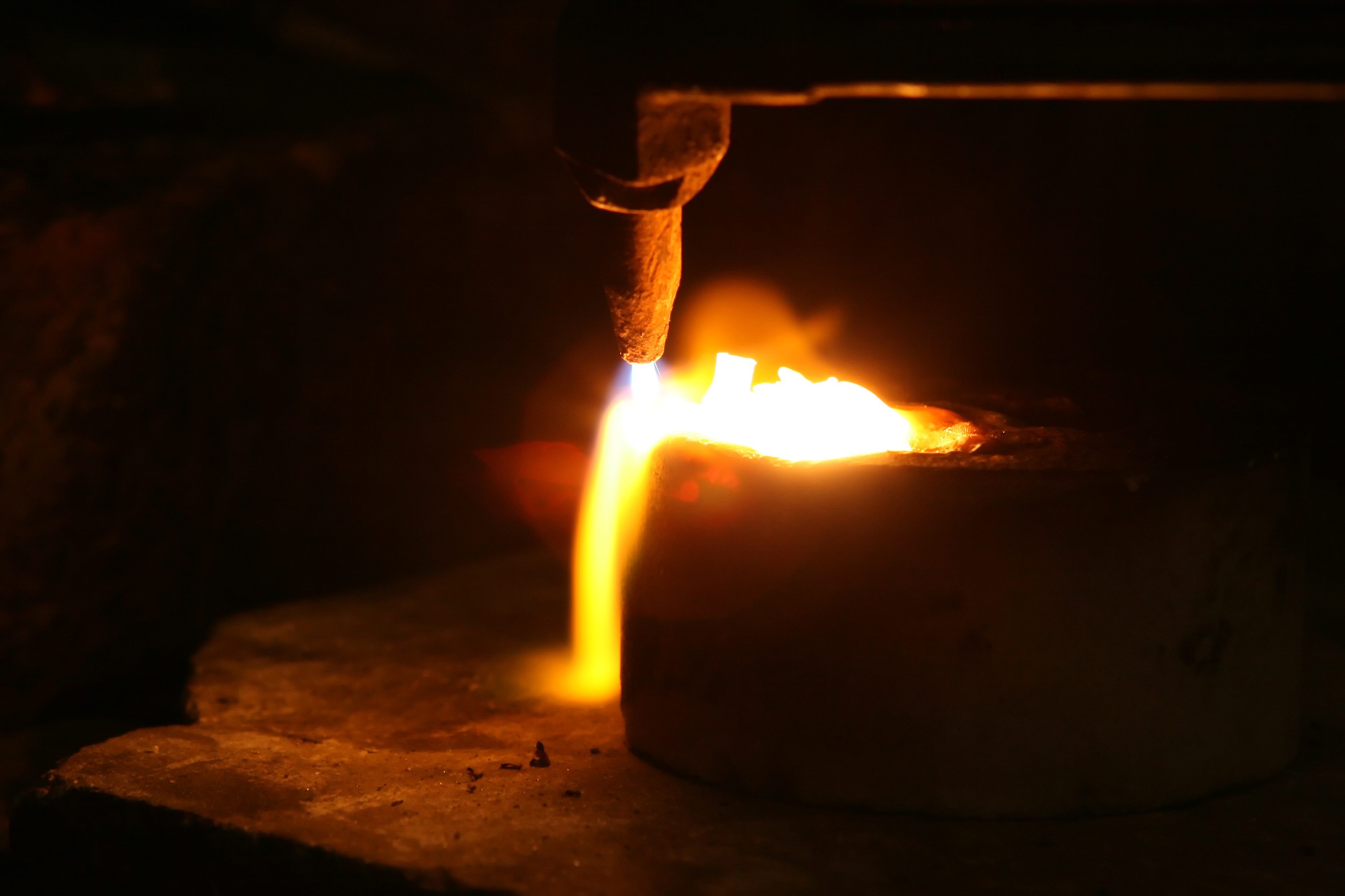 labour, gold, sparks, plated, luminosity, indoors, stock, precious, flame, smelt, fire - natural phenomenon, electric lamp, welding, hot, torch, acetylene, HD Wallpaper