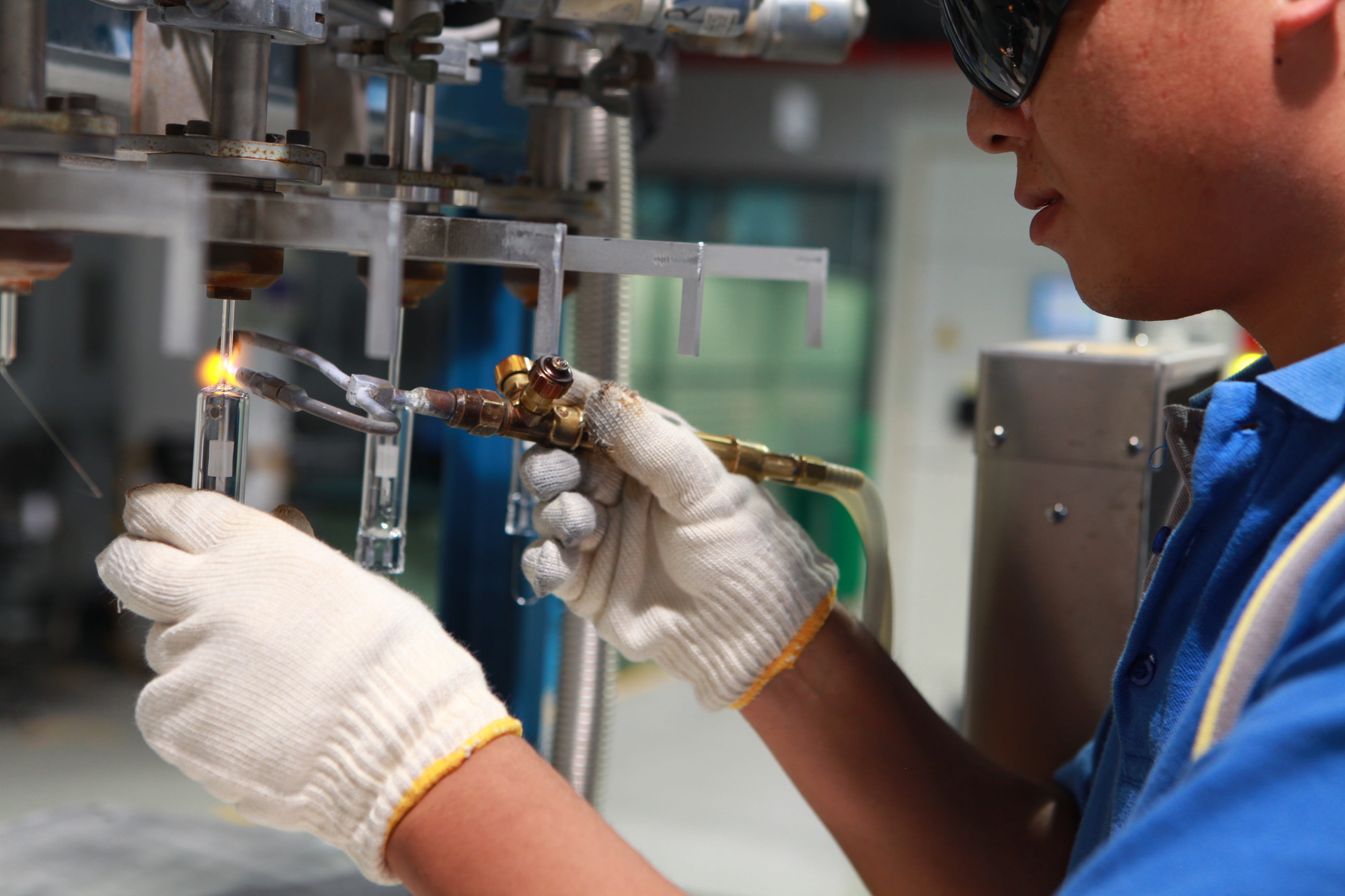 woman in blue, manufacturing, one person, machinery, technician, people, 4K, metal, portrait, healthcare and medicine, woman, shirt, indoors, cutting, HD Wallpaper
