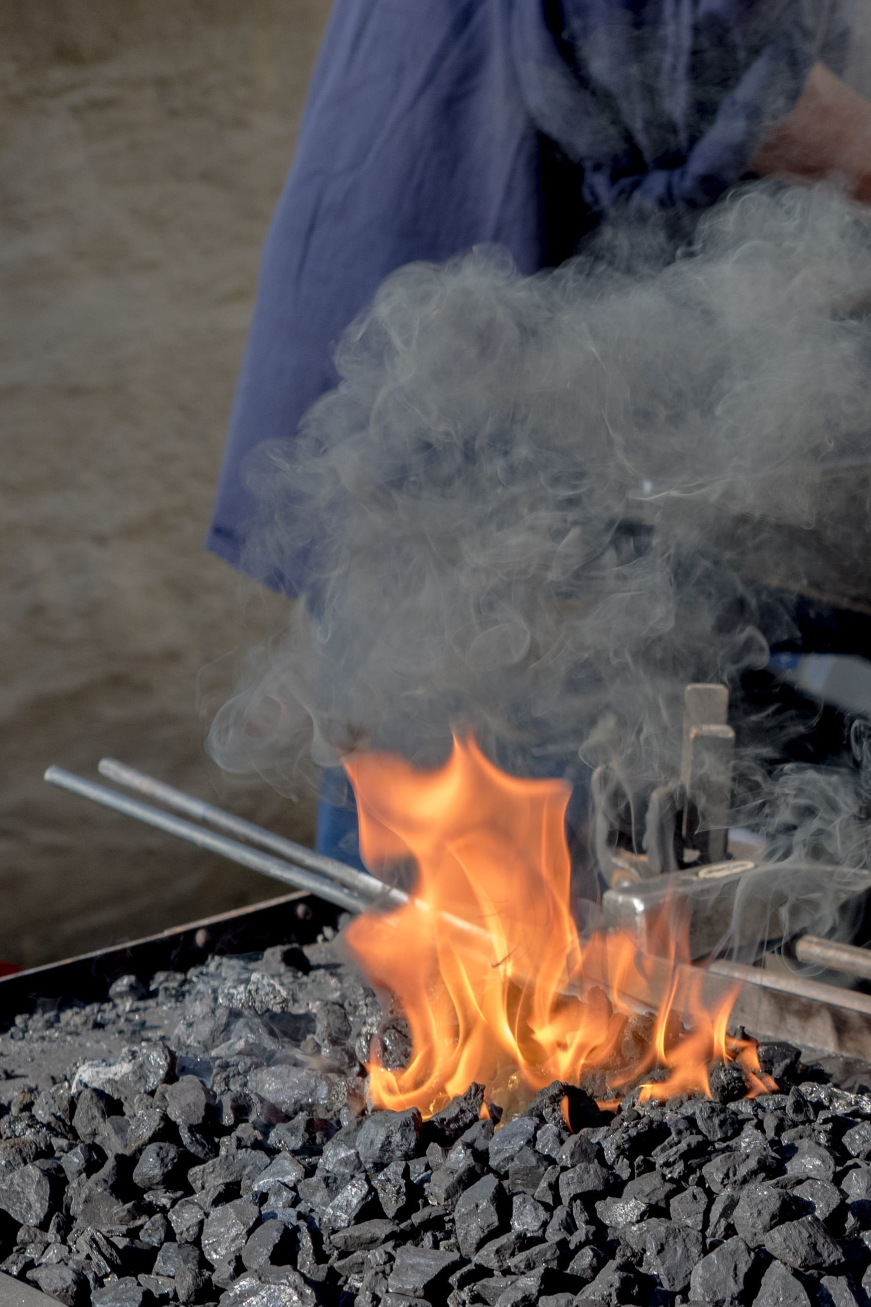 bending, fire - natural phenomenon, preparation, flame, nature, burning, wood, glowing, real people, Craft, motion, burned, heat - temperature, kitchen utensil, Phone HD Wallpaper