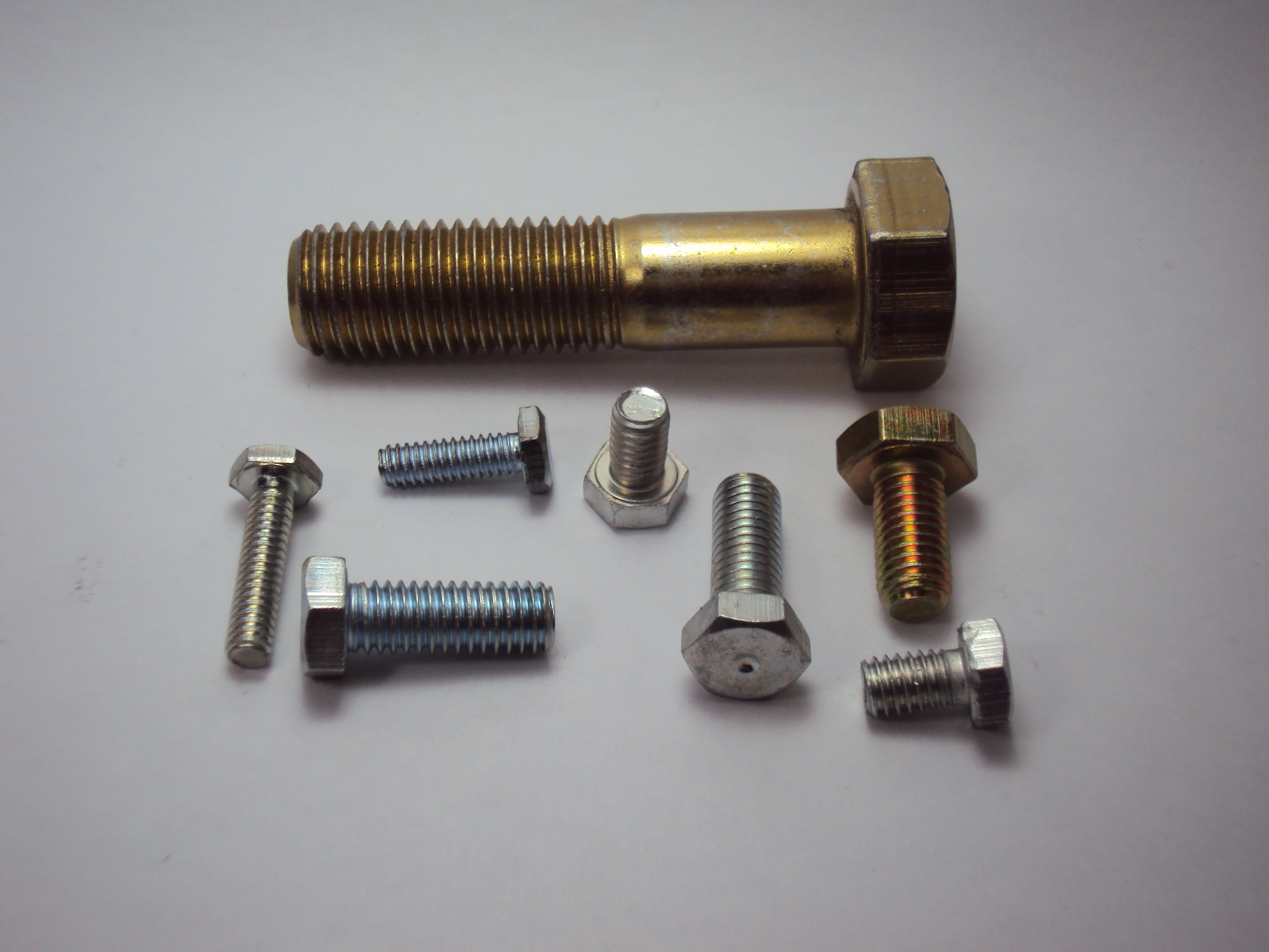 white background, studio shot, bolt, close-up, screw, metallic, Metal, indoors, equipment, Industry, industrial, large group of objects, group of objects, HD Wallpaper